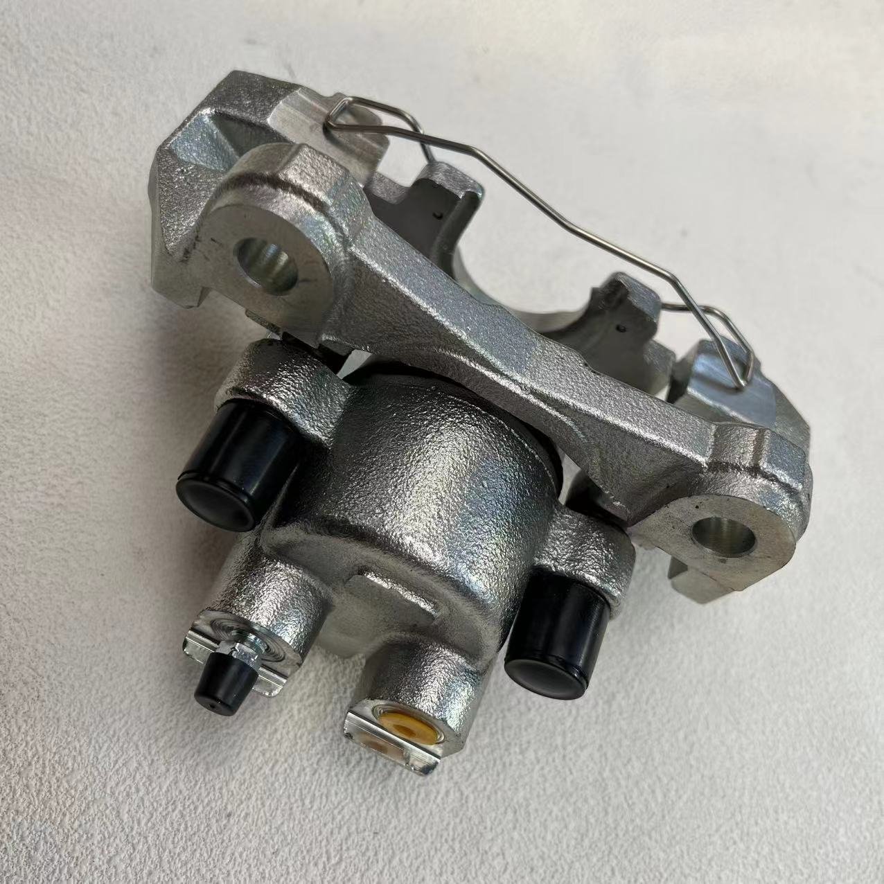 Rear Left Brake Caliper for 1999-2004 Jeep Grand Cherokee 2000 2001 Raybestos 05011975AB