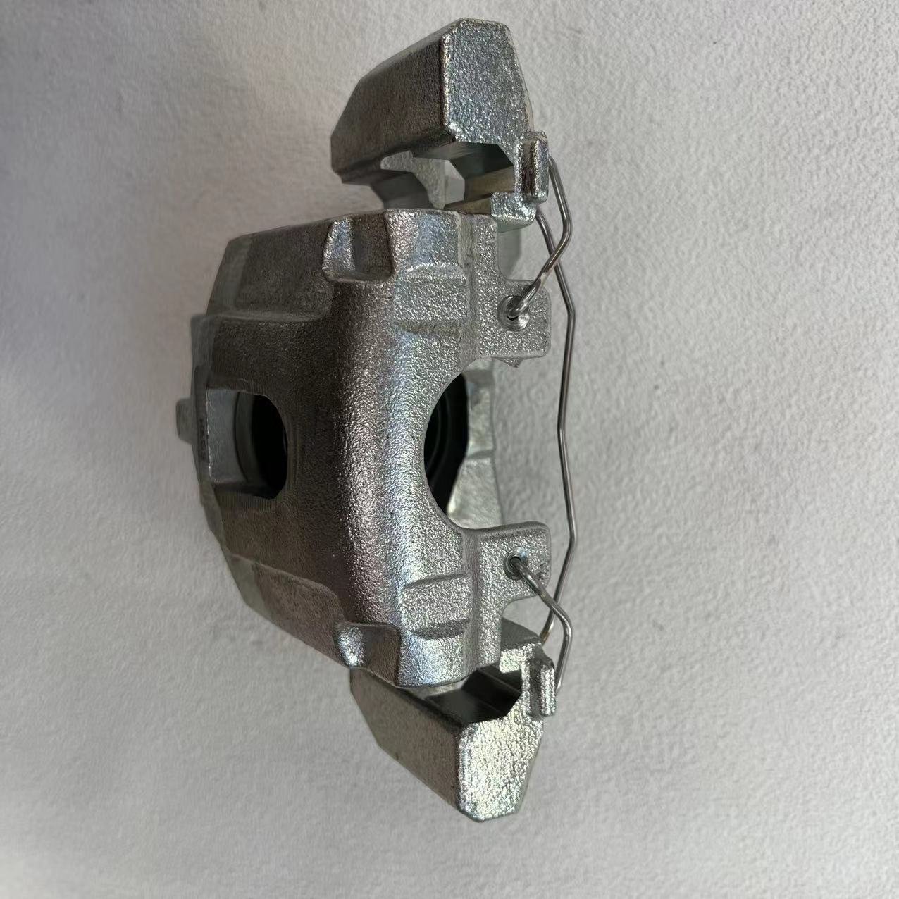 Rear Left Brake Caliper for 1999-2004 Jeep Grand Cherokee 2000 2001 Raybestos 05011975AB