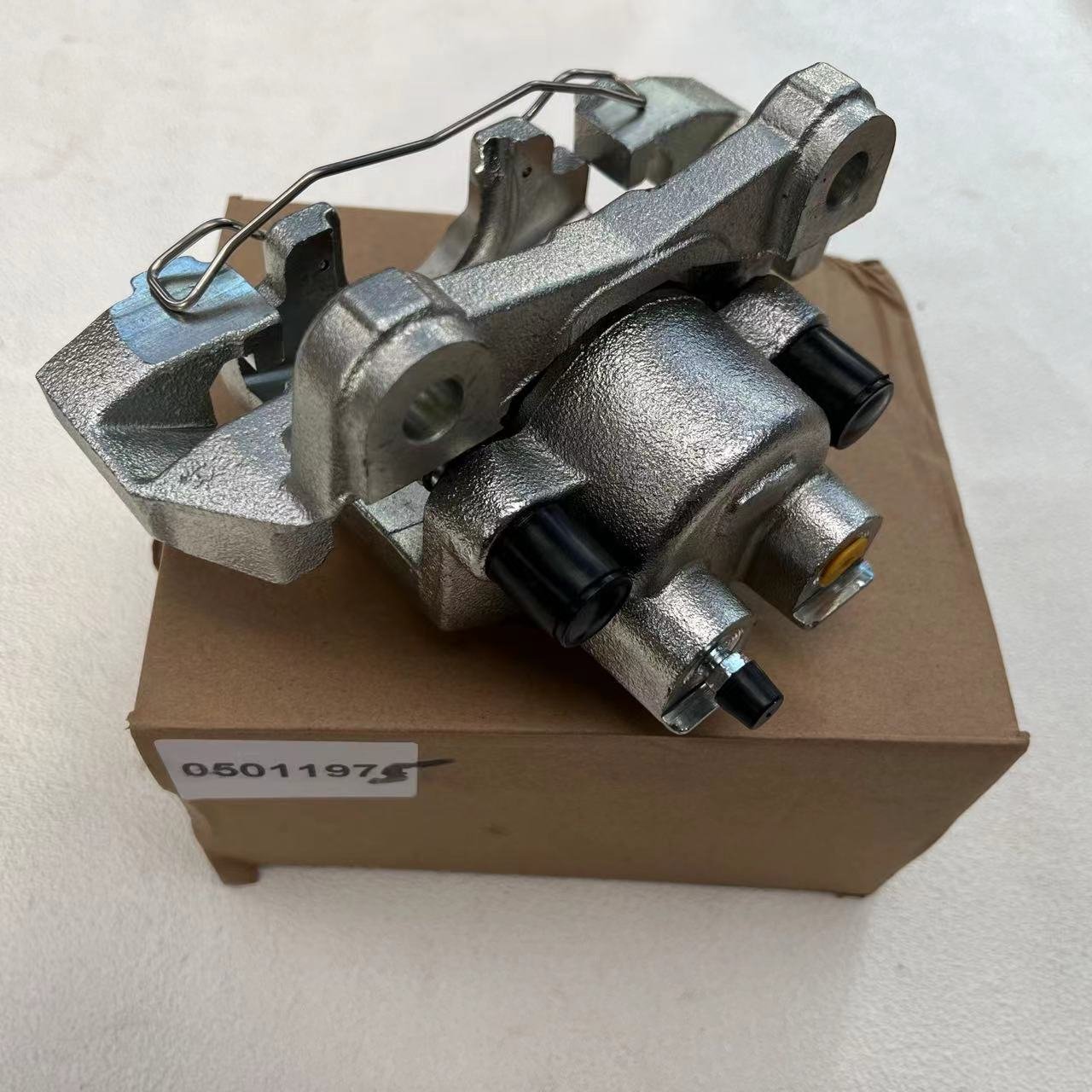 Rear Left Brake Caliper for 1999-2004 Jeep Grand Cherokee 2000 2001 Raybestos 05011975AB