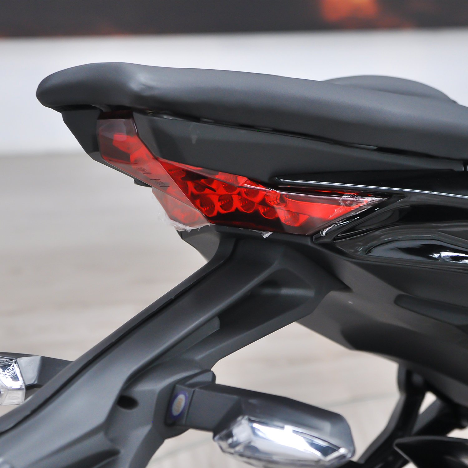 Classic 400cc Motorbike Fashion Design Customized 250CC Motorcycles With Double Cylinder