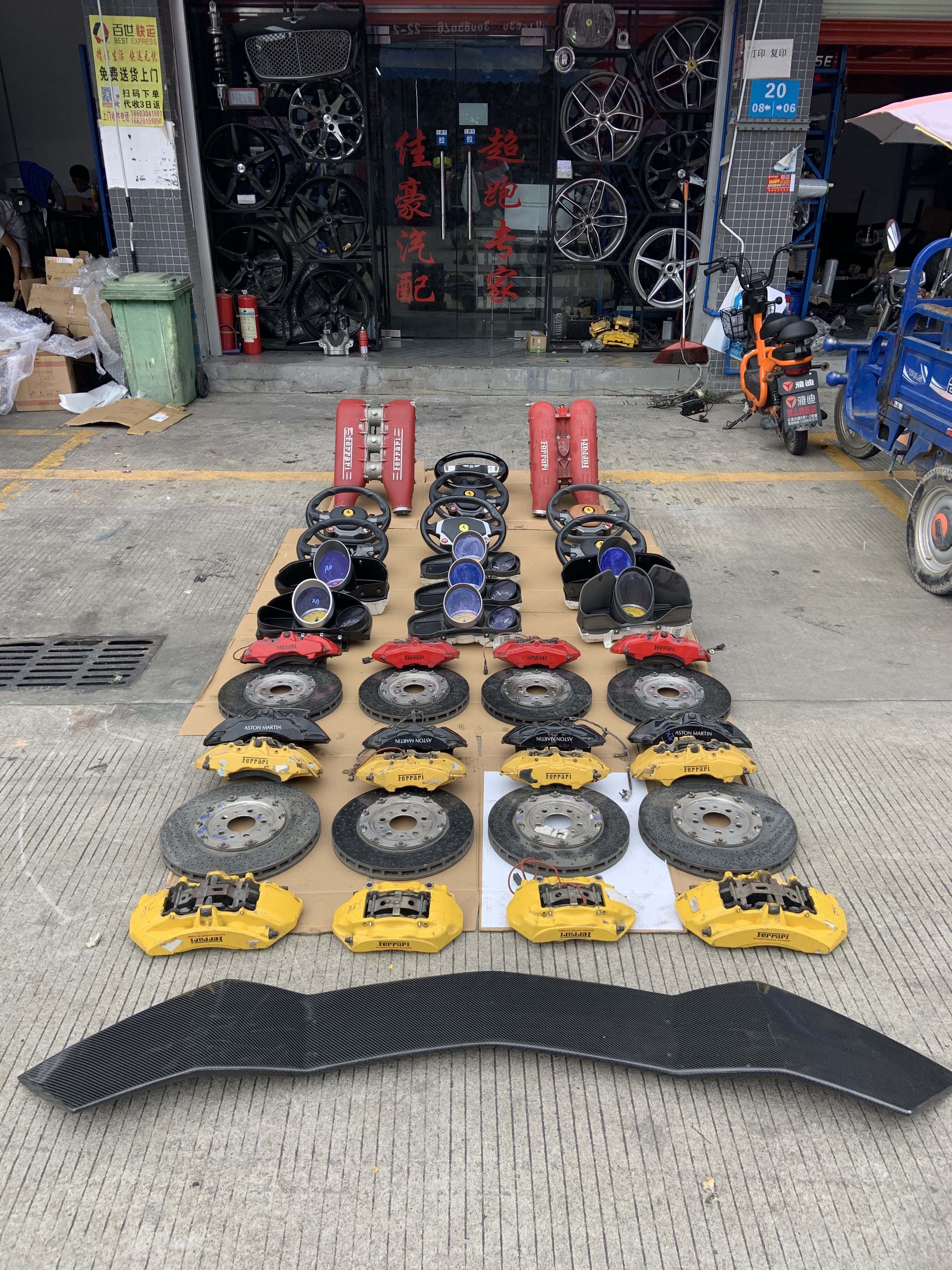 Original Used CARBON CERAMIC BRAKE DISC ForFerrari California Spider274233 271713 304561 70003110 70002954 70002446 70002811 70
