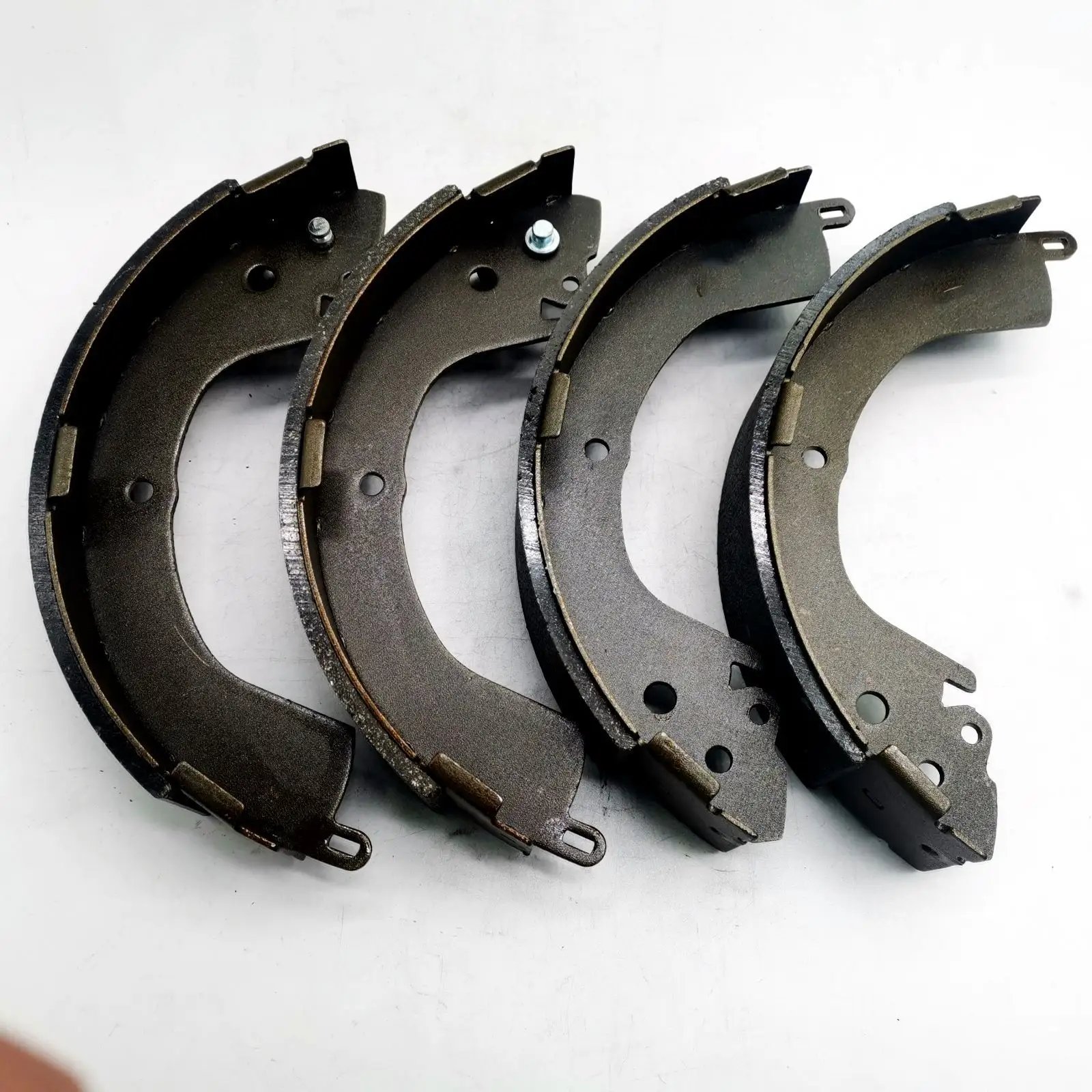 K6718 MB618782 Auto Brake System Brake Shoes for Mitsubishi