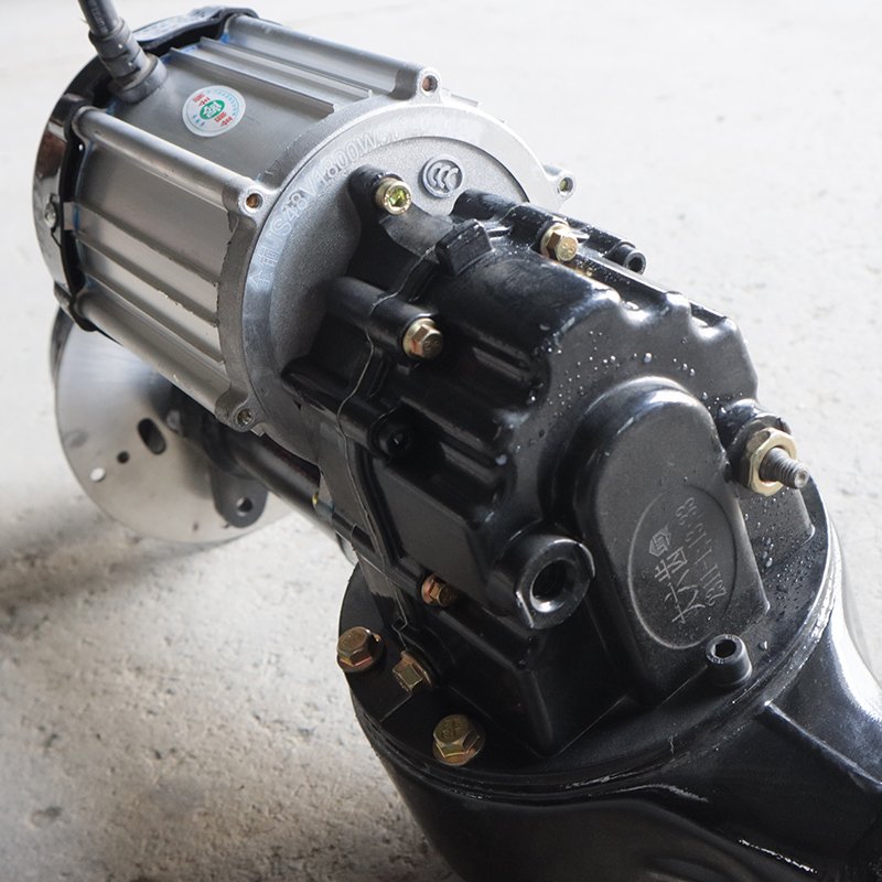 Hot Sale 1300W DC Brushless Motor Electric Car Tricycle Vehicle with Rear Disc Brake Axle and Disc Brakes AssemblyParts