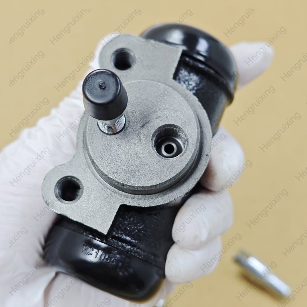 Factory Priced Brake Cylinder Master 827552 Essential Machinery Engine Parts