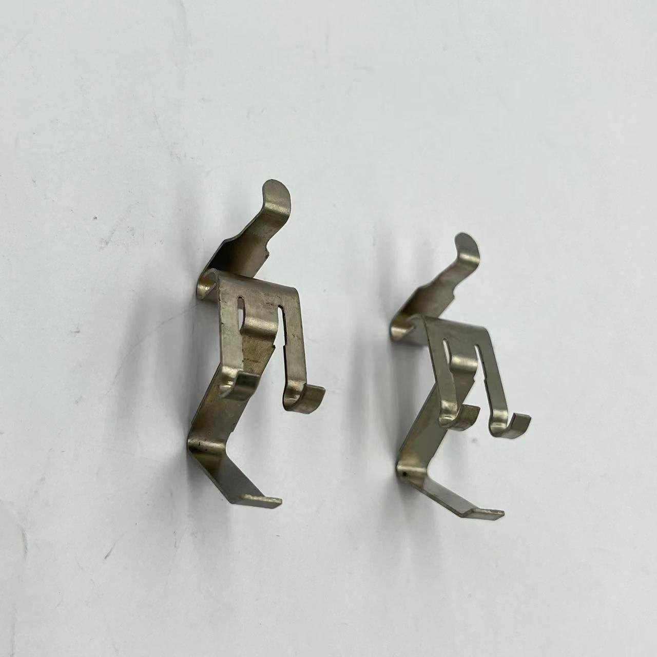 D138 Stainless Material Manufacturer Auto Parts Front Brake Pad Accessory Brake Pad Clip 01155444