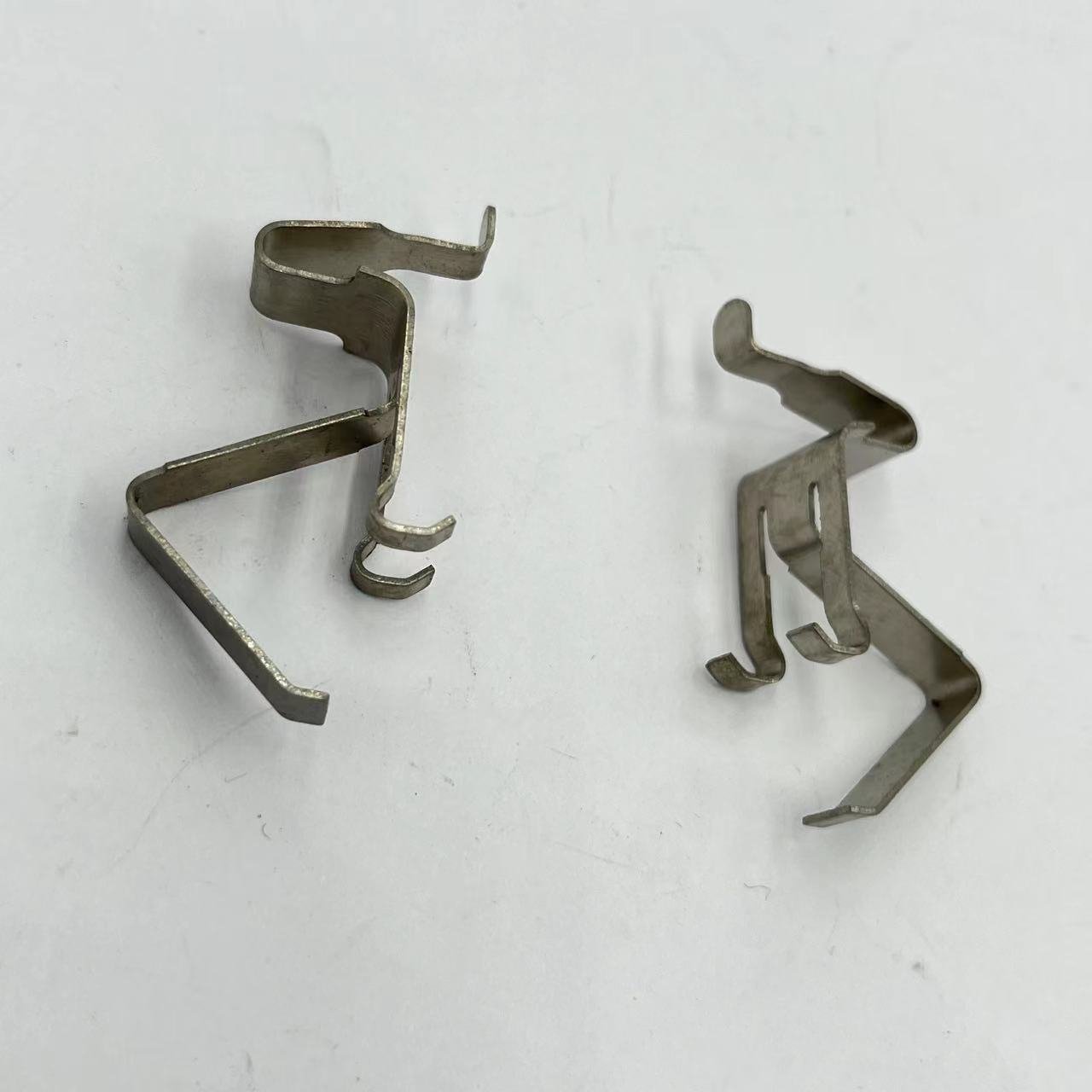 D138 Stainless Material Manufacturer Auto Parts Front Brake Pad Accessory Brake Pad Clip 01155444