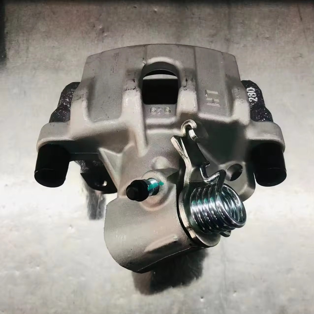 Factories Car Part Spot Brake Caliper Disk Brake Caliper for Ford OEM 8M5Z2553B 8M5Z2553C 8M5Z2553D GN1Z255
