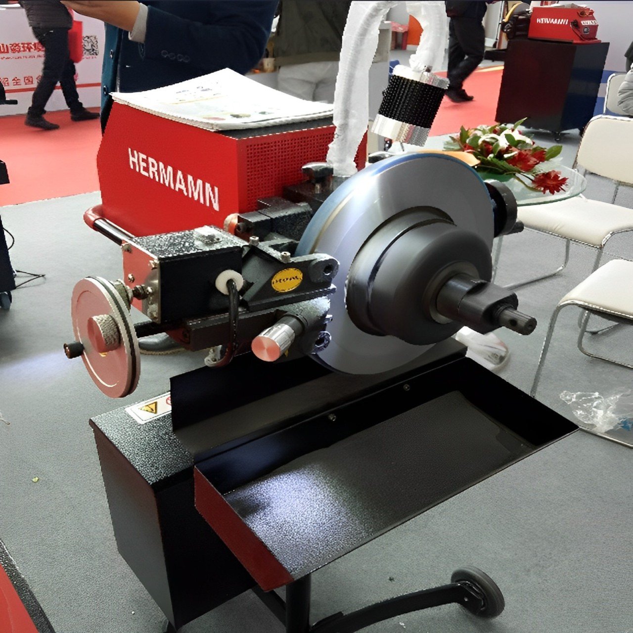 Hot Dual Function Brake Disc Grinding Machine Automotive Brake Lathe Automotive Disc Aligner Cutting Grinding Brake Lathe