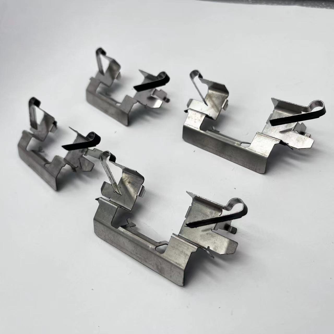 Stainless Steel Material Brake Pad Repair Kit D1650 Caliper Clamp Brake Pad Spring Clamp Guide Rail Repair Kit for Nissan