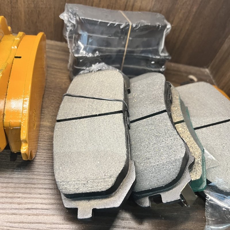 Ceramic Car Parts Bus Brake Pad for Toyota/Car Spare Parts Auto Brake Pads on Sale