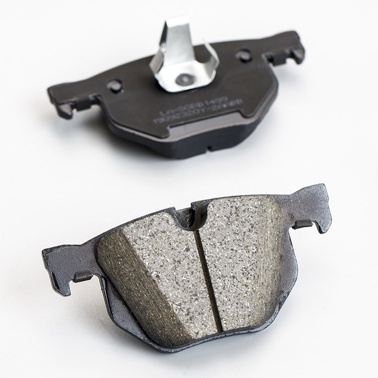 Carbon Ceramic Brake Pads for Cars Auto Brake Pad for BMW Maserati Audi Benz Cadillac Jeep Volvo Toyota Honda Hyundai Nissan