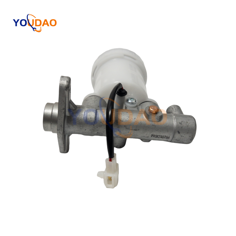 MB618717 MB699830 Competitive Price High Performance Auto Spare Parts Car Brake Master Cylinder for 6G72