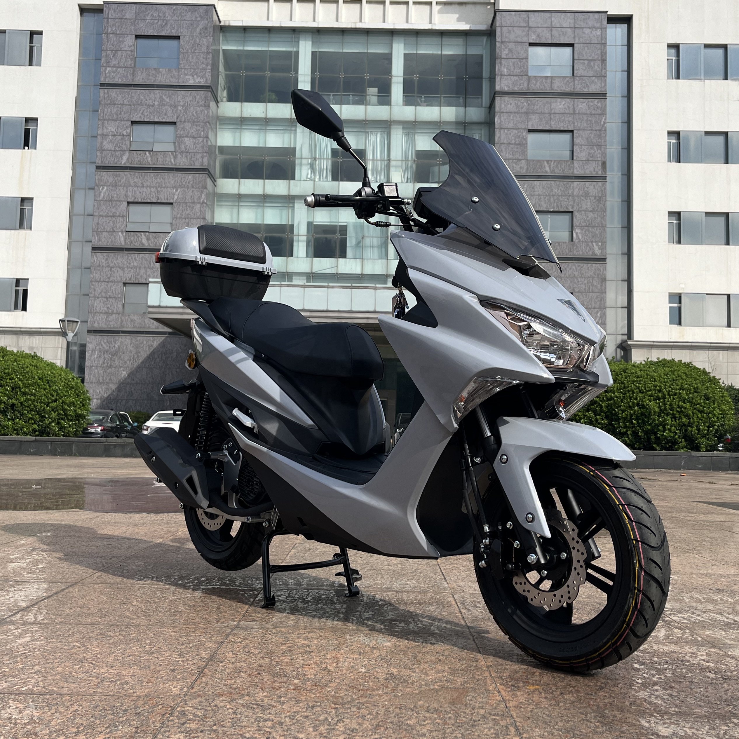 European Country Hot Selling Euro 5 EFI 125cc CBS Brakes Engine Customized Gasoline Gas Scooters With Windshield
