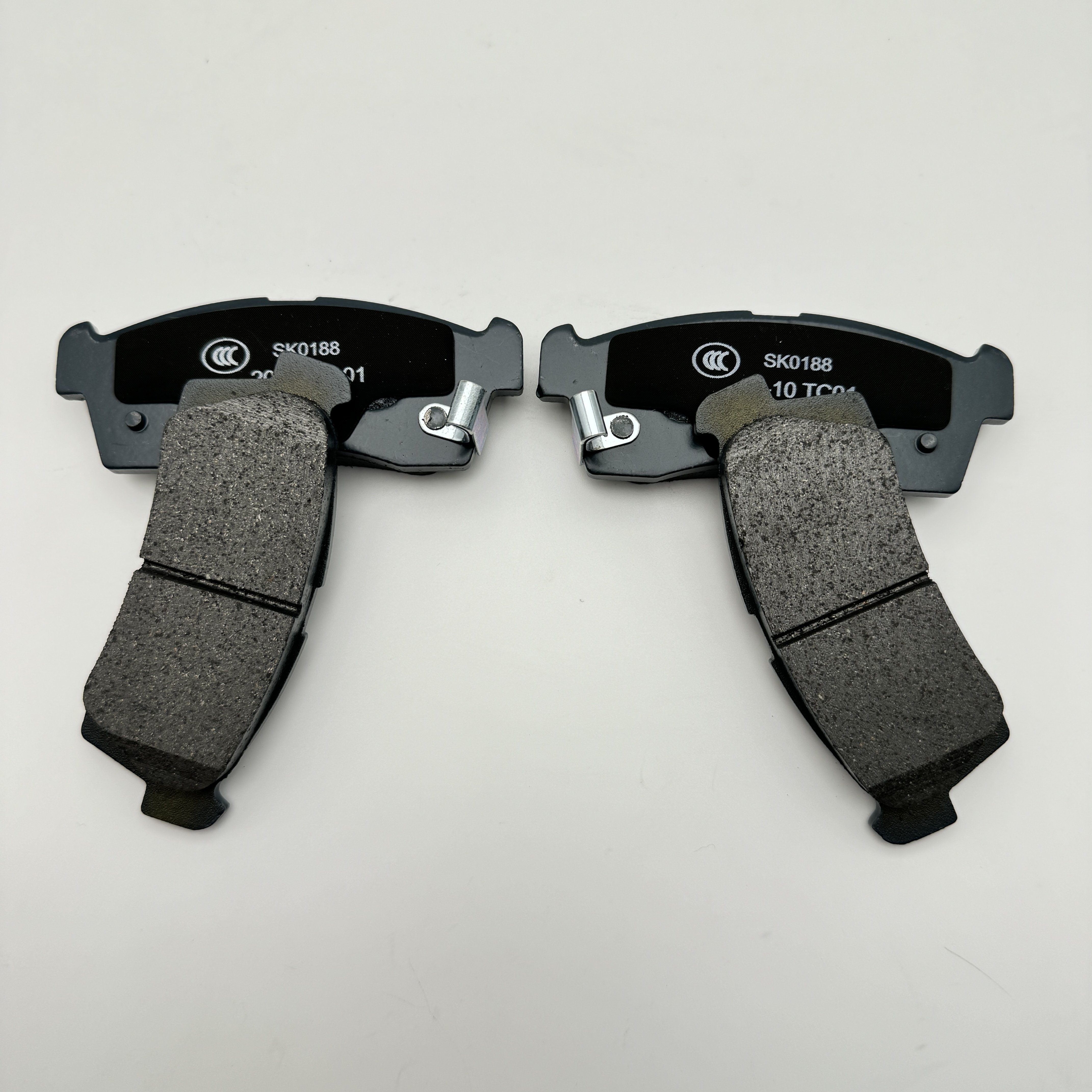 Brake Pad Factory Wholesale VKZ and Custom Brake Pads Semi-metallic Ceramic Brake Pads D1658 D1225 AN705K AN610K AN790WK