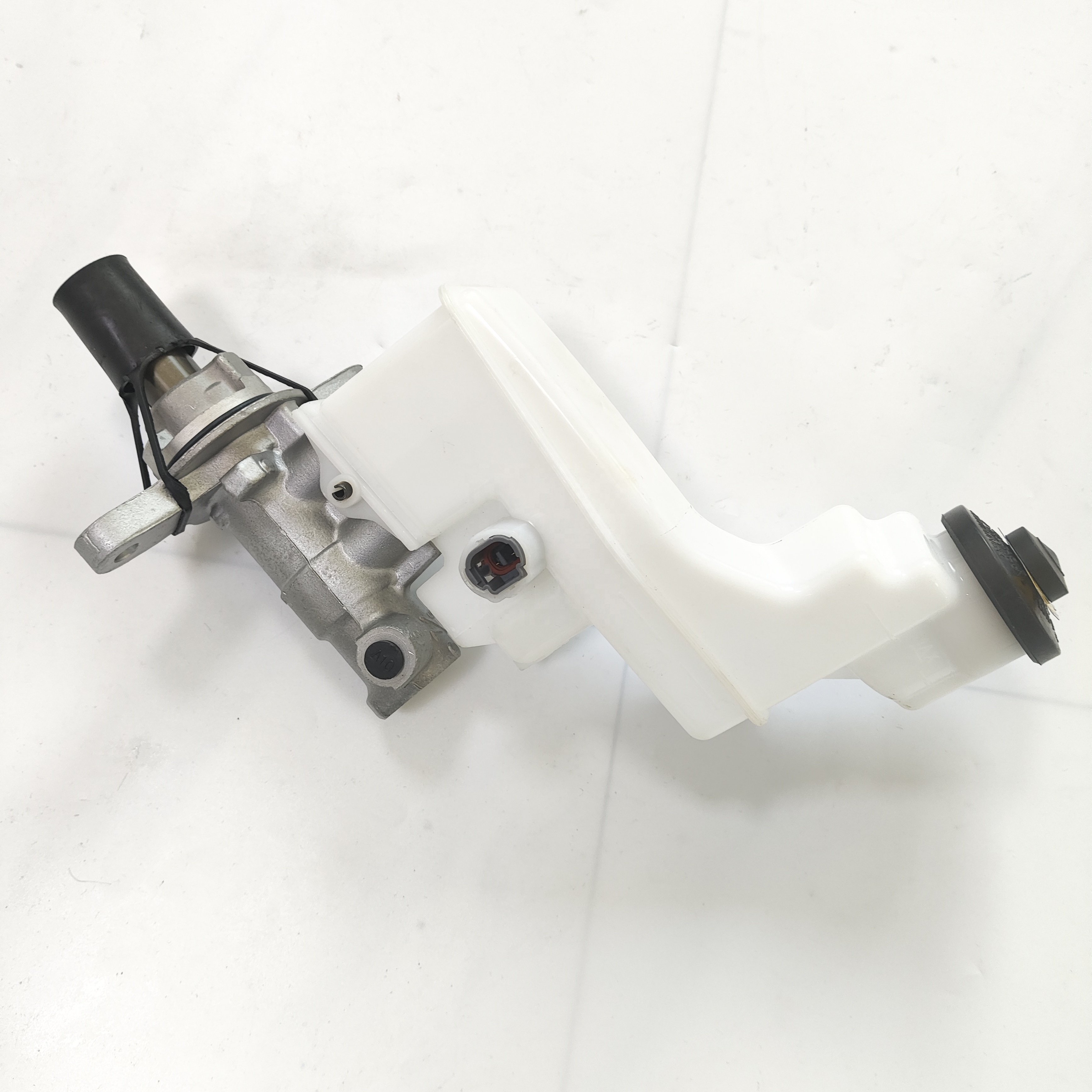 Factory High Quality Original Packing Auto Brake Master Cylinder 47201-33480 for toyota