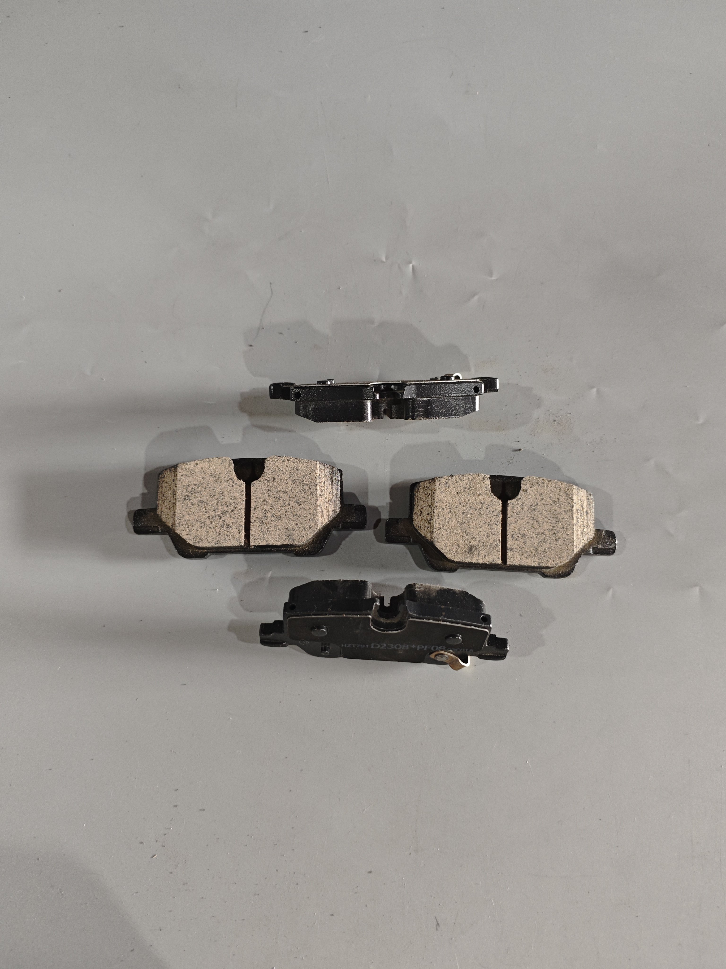 Customizable 42704774 Good Quality Wear-resistant Black Brake Pads for Car Angkola GX