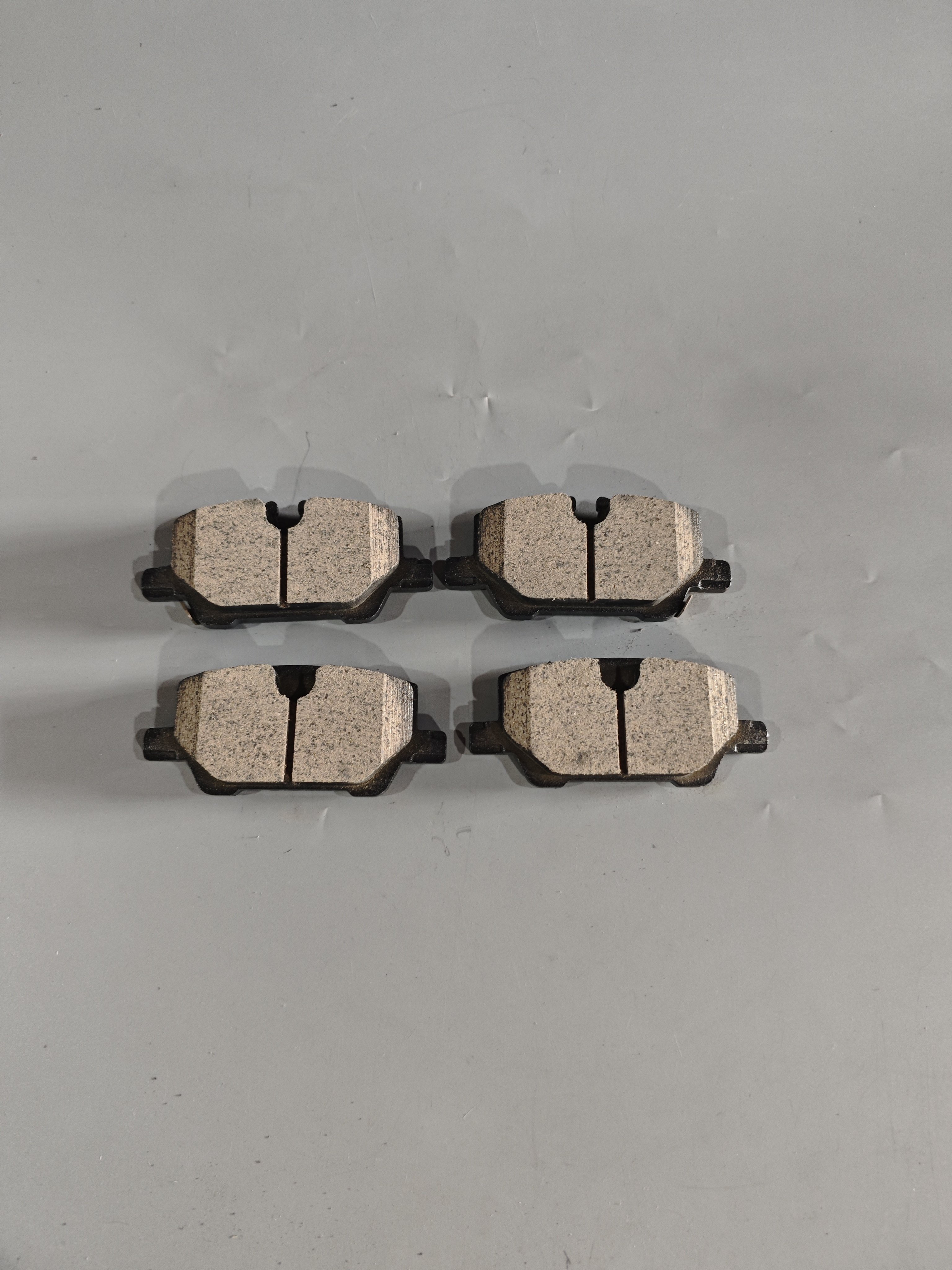 Customizable 42704774 Good Quality Wear-resistant Black Brake Pads for Car Angkola GX