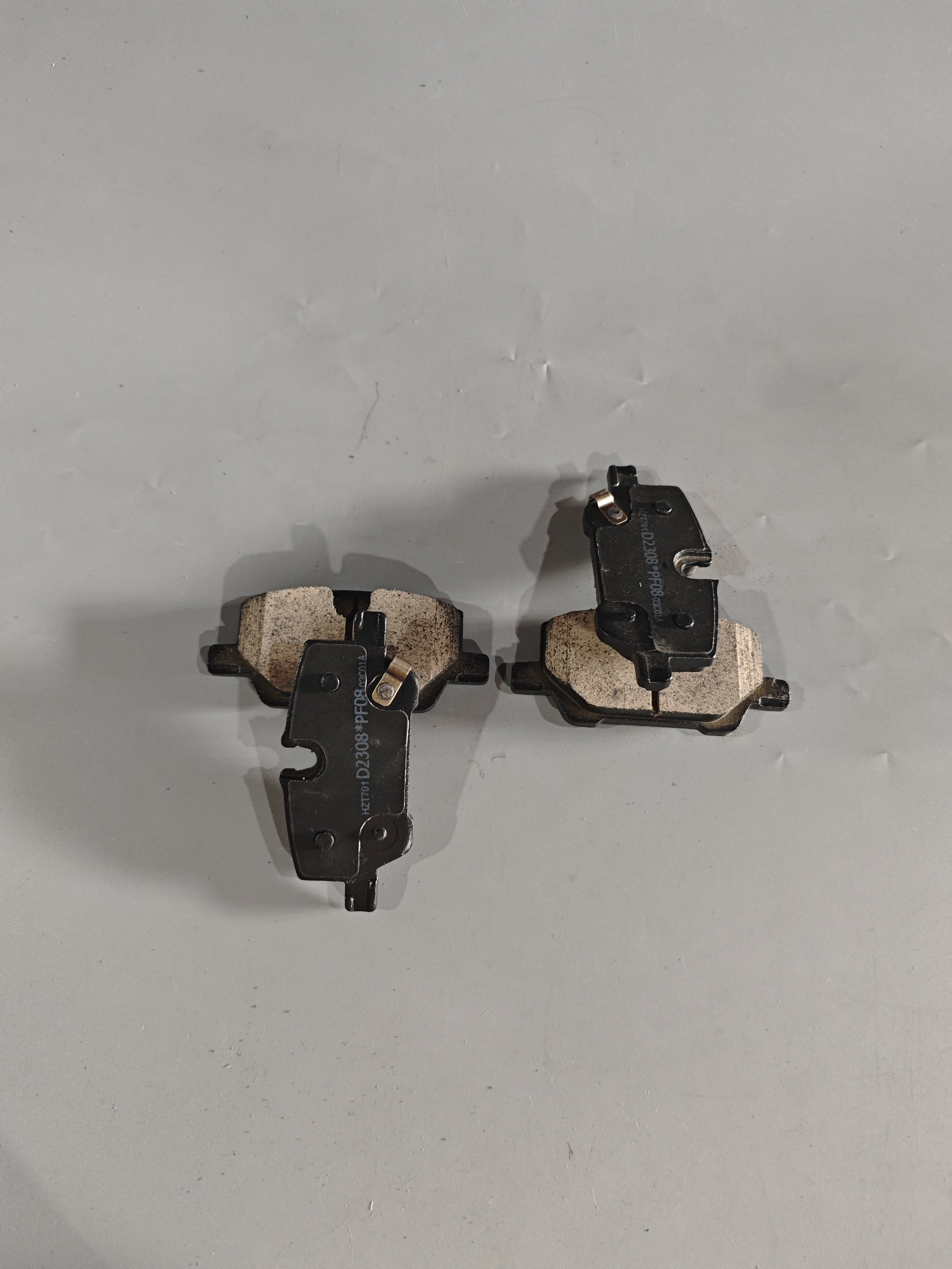 Customizable 42704774 Good Quality Wear-resistant Black Brake Pads for Car Angkola GX