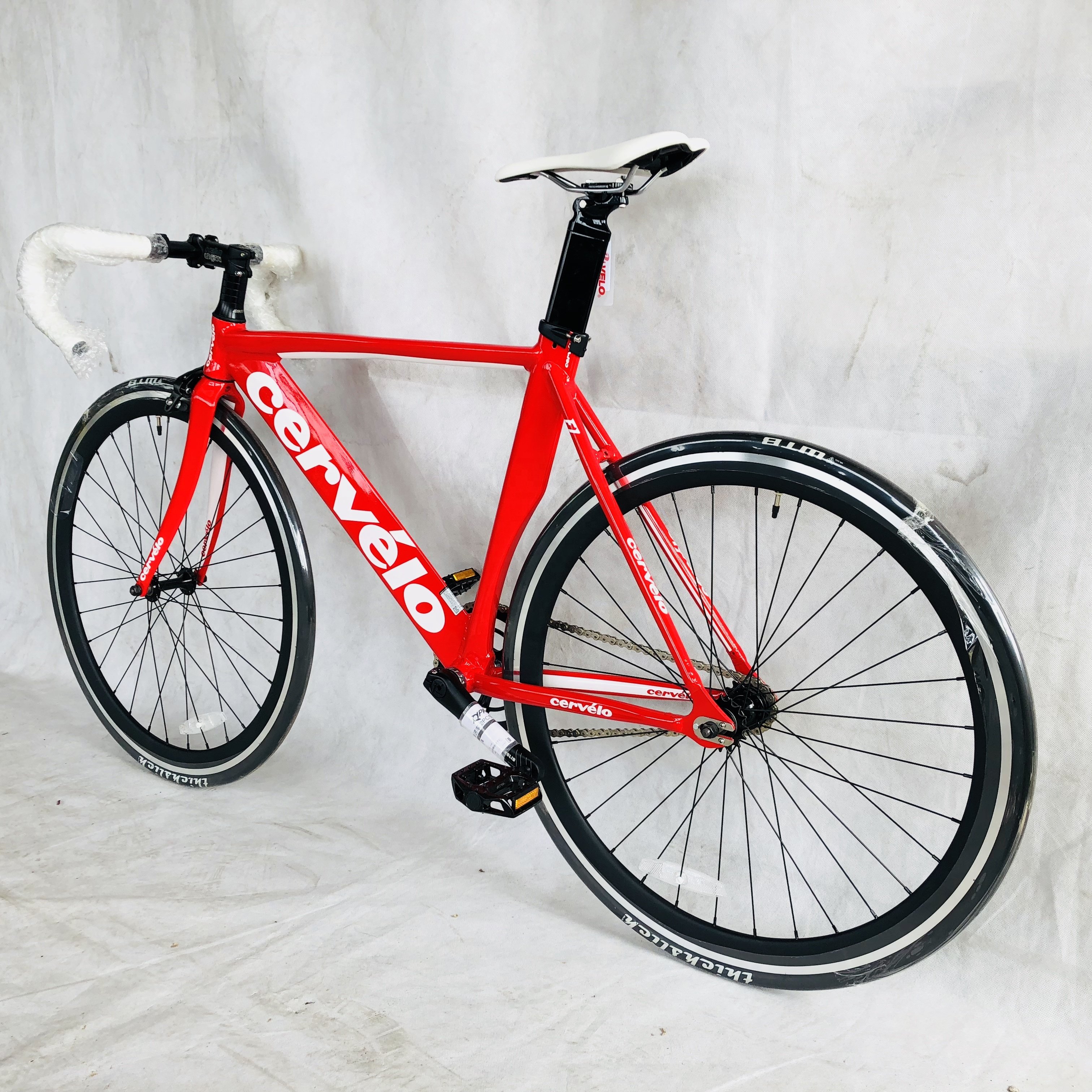 700C Single Speed Track Aluminum Frame Carbon Fiber Fork Light Weight Fixed Gear Bike