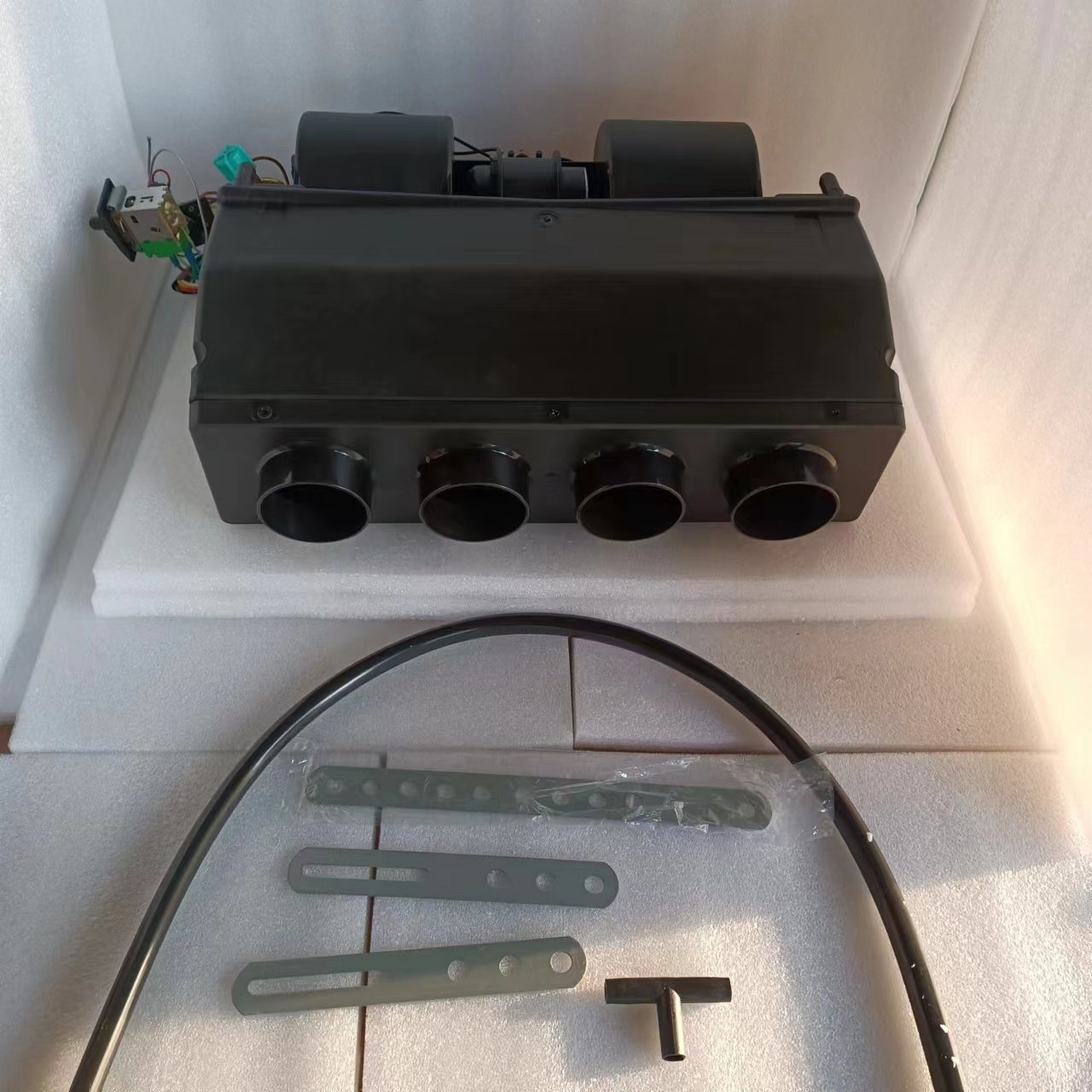 China Factory Car Air Conditioning System Parking Air Conditioner 12v 24v Dc Truck Parking Cooler Air Conditioner