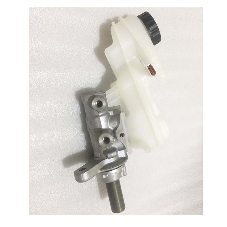 Small Hole 0.9mm Brake Pump OEM UCYA-43-40Z Auto Parts Brake Master Cylinder for BT50 T6 T7 2.2L 3.2L 2012-