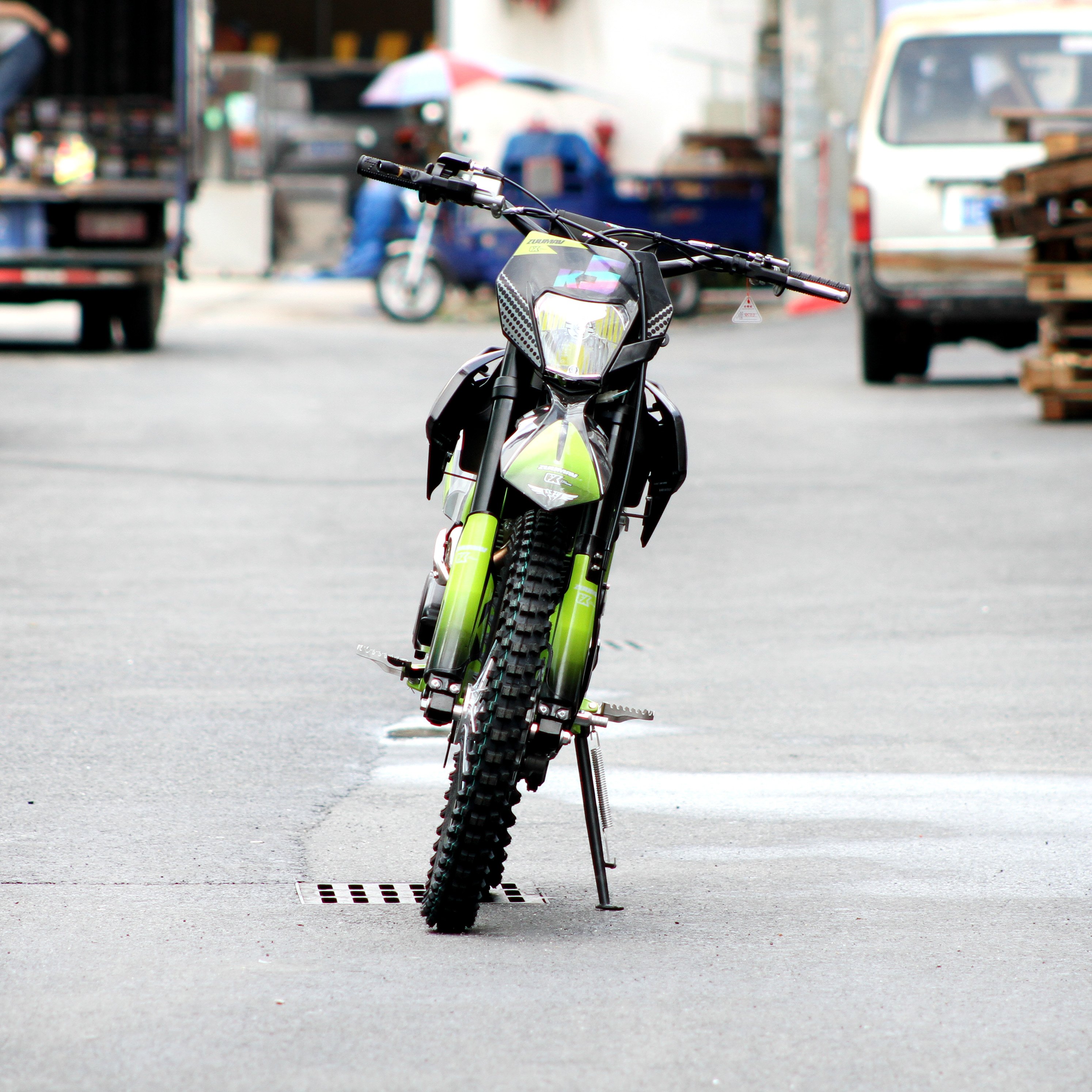 Hot Sales 250cc Moto Electric/Gas Dirt Bike for Adult Quality 150cc 4 Stroke Engine New Condition Chain Drive Disc Brake (F/R)