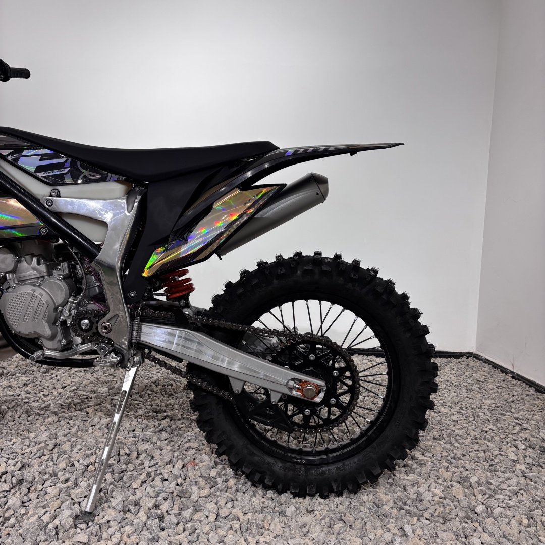 Direct Factory Supply High-Performance 300cc 2T Chinese Off-Road Dirtbike for Adults for Racing and Trail Use