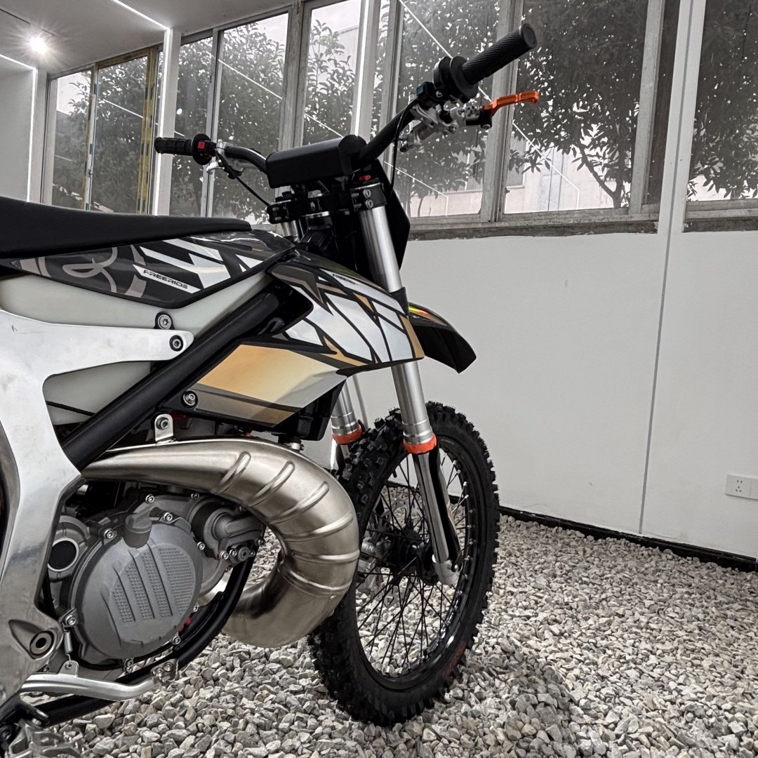 Direct Factory Supply High-Performance 300cc 2T Chinese Off-Road Dirtbike for Adults for Racing and Trail Use