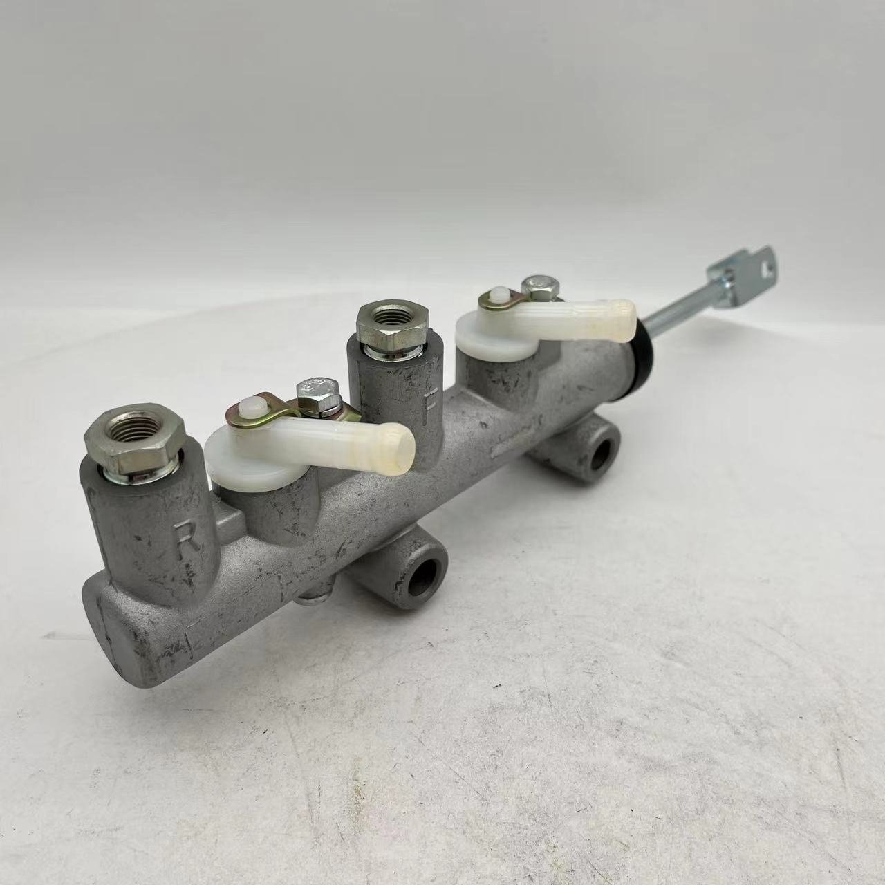 High Quality Brake Mater Cylinder Brake Pump for SUZUKI 51100-79011 51100-79010 51100-79512