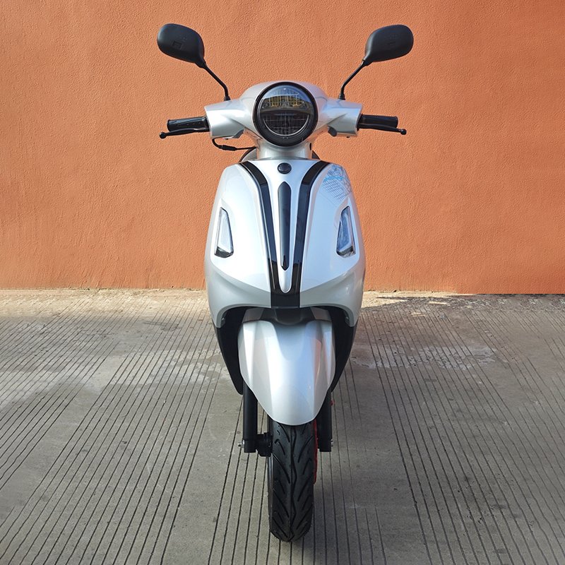 EC Certified 50 & 125cc Gasoline Scooter Powerful Road Moped with Front Disc Brake and 65km/h Max Speed ECU Ignition
