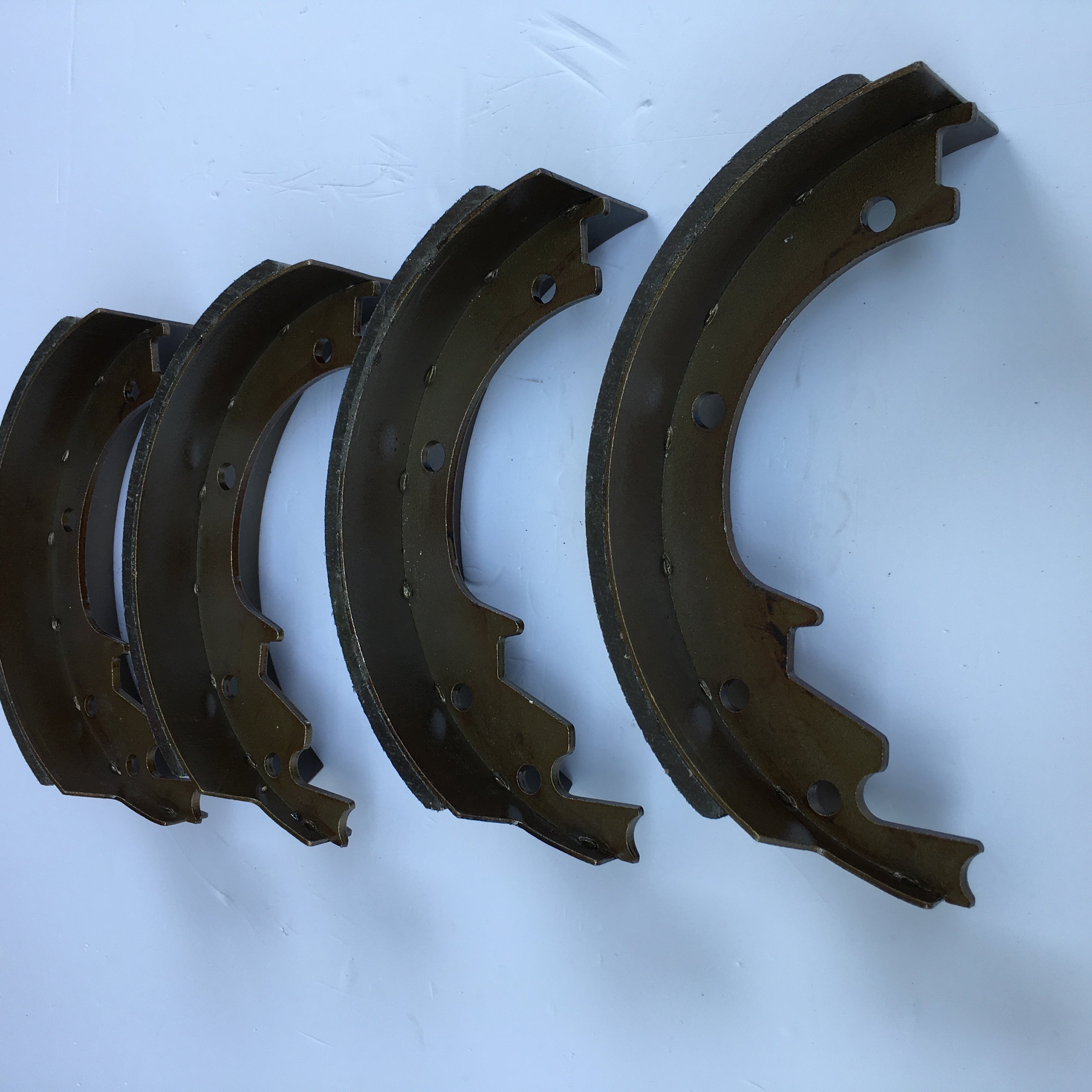 The Manufacturer Sells High Quality Drum Brake Shoe Assembly and Brake Shoes for BJ1305