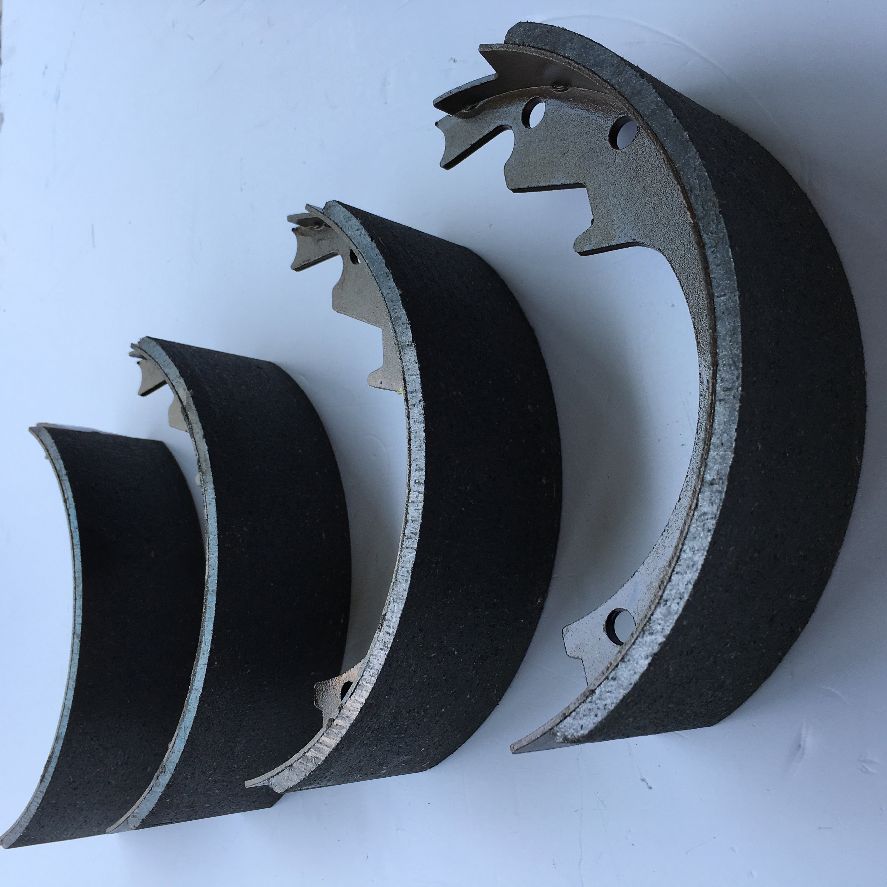 The Manufacturer Sells High Quality Drum Brake Shoe Assembly and Brake Shoes for BJ1305