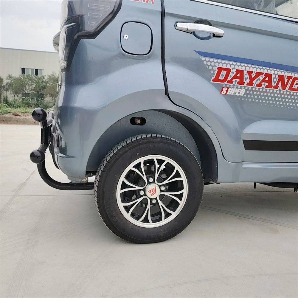 DAYNAG 150cc 200cc Three-Wheel Electric Motorcycle Closed Body Motorized 70km/h Speed for Passengers Price Tricycle