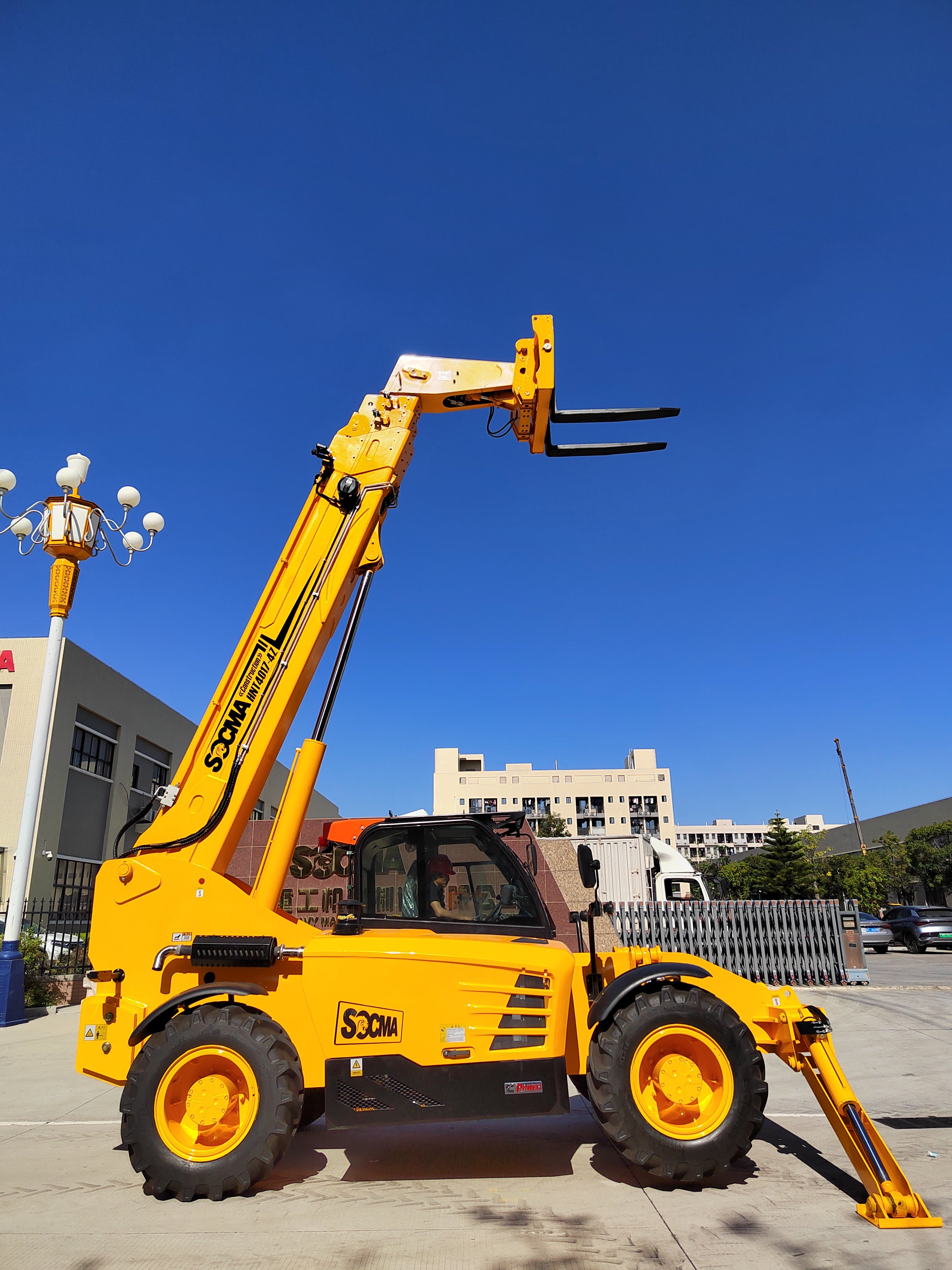 SOCMA Multipurpose Telescopic Forklift/telehandler/wheel Loader /5ton 12m Diesel Engine Forklift Hydraulic Pump Pump Trucks 8350
