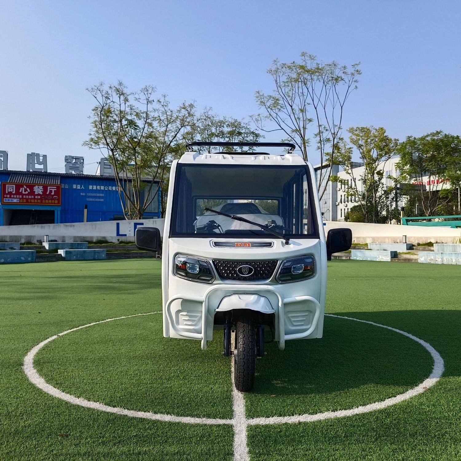 Factory New 2000W Electric Rickshaw Stylish Cabin for Adult Passenger Motorized Trike Electric Tricycles for Taxi Use