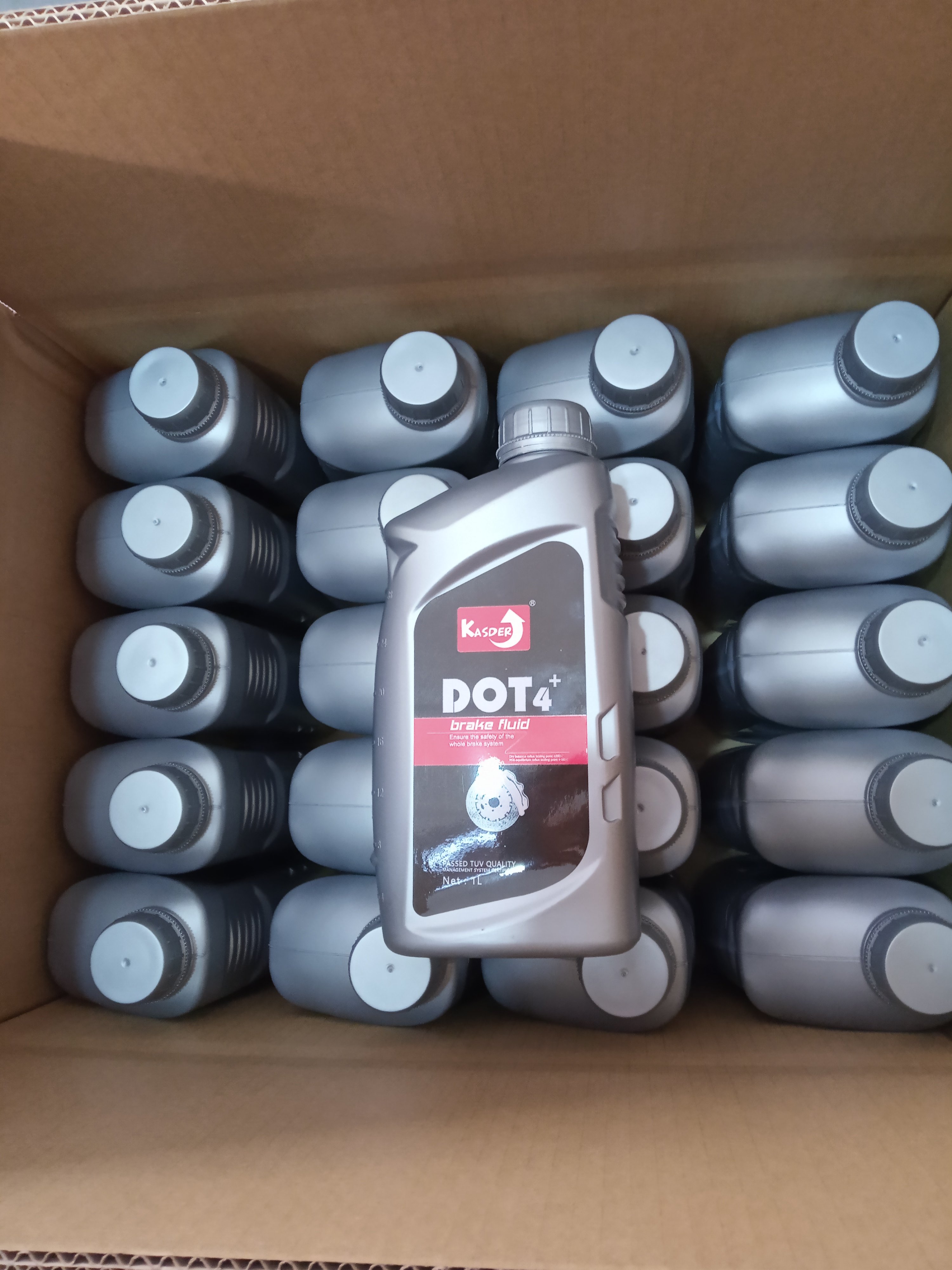 Manufacturing Plant Hydraulic Mineral Oil Clutch and Brake Fluid Dot 3 4 5 5.1 Dot3 Dot4 for Car Auto in Bulk Drums 1000ml L1