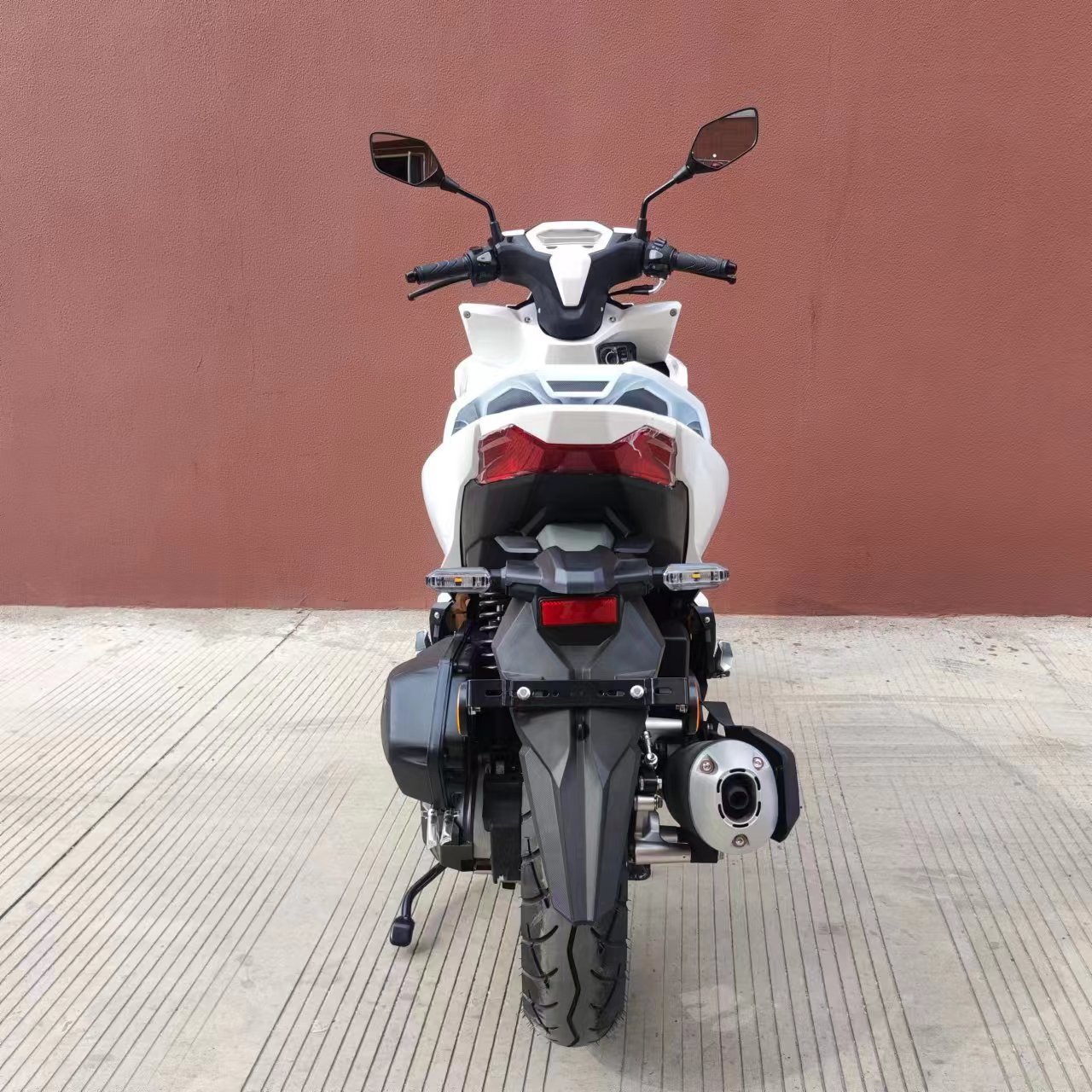 New Design Vario 150CC EFI Gasoline Motorcycle with Air-cooled Max Speed 95km/hfront Rear Disc Brake Powerful Adult Gas Scooter