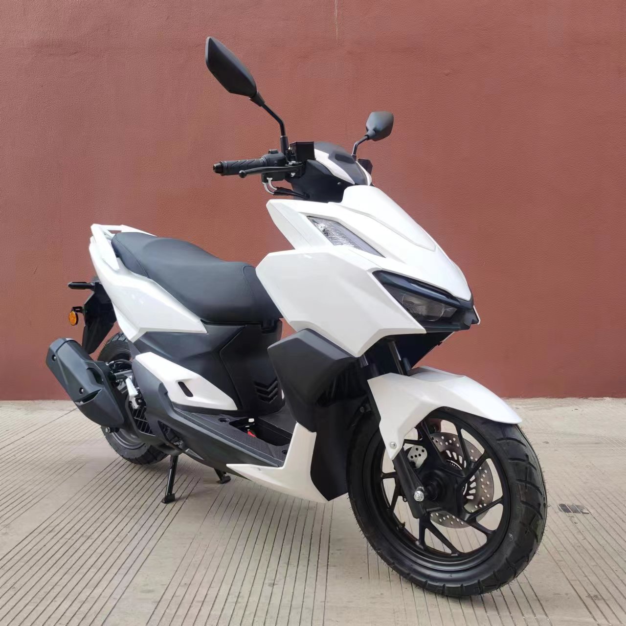 New Design Vario 150CC EFI Gasoline Motorcycle with Air-cooled Max Speed 95km/hfront Rear Disc Brake Powerful Adult Gas Scooter