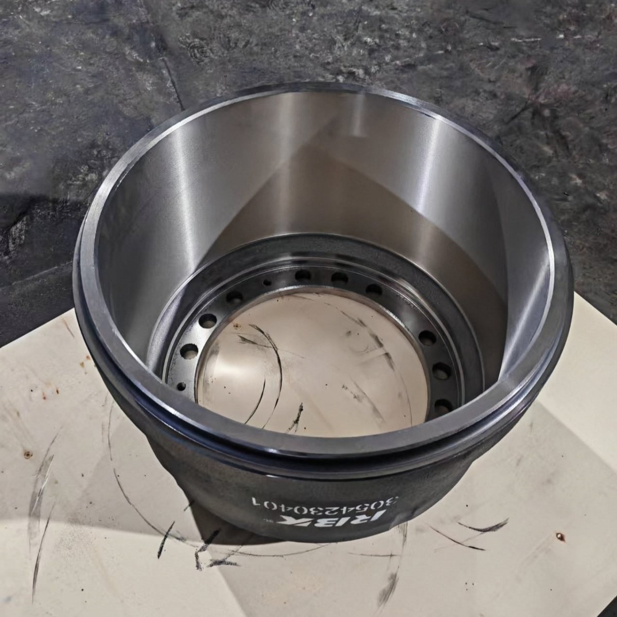 High Quality Heavy Duty Truck Brake Drum 3054230401 3054230301 Truck Brake Drums 6584210001 6864210001 For Mercedes Benz