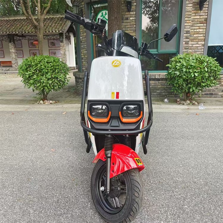 Hot Sale Comfortable Fast Charging Function Front Disc Rear Drum 72V Disc Brake 1800W Electric Motorcycle