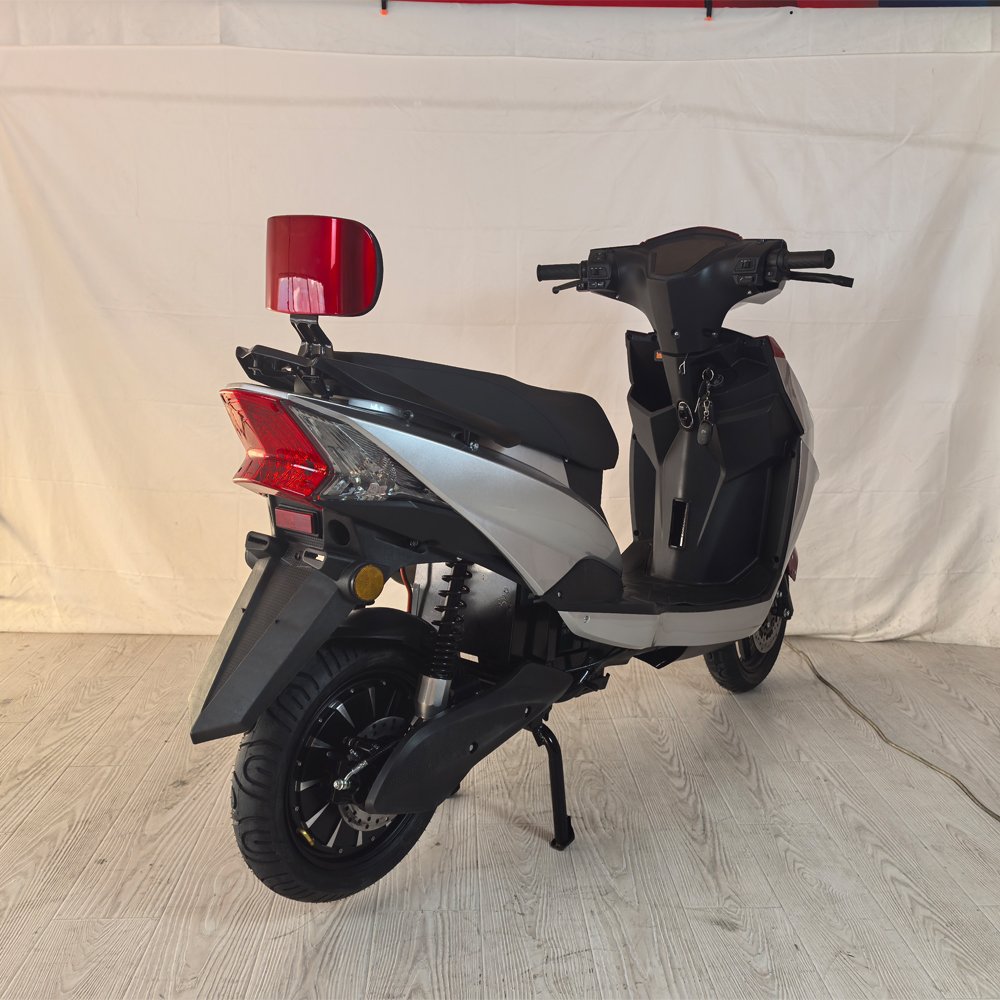 2023 High Quality Cheap 1500W 48v 60V Electric Scooter Electric Motorcycles for Adults