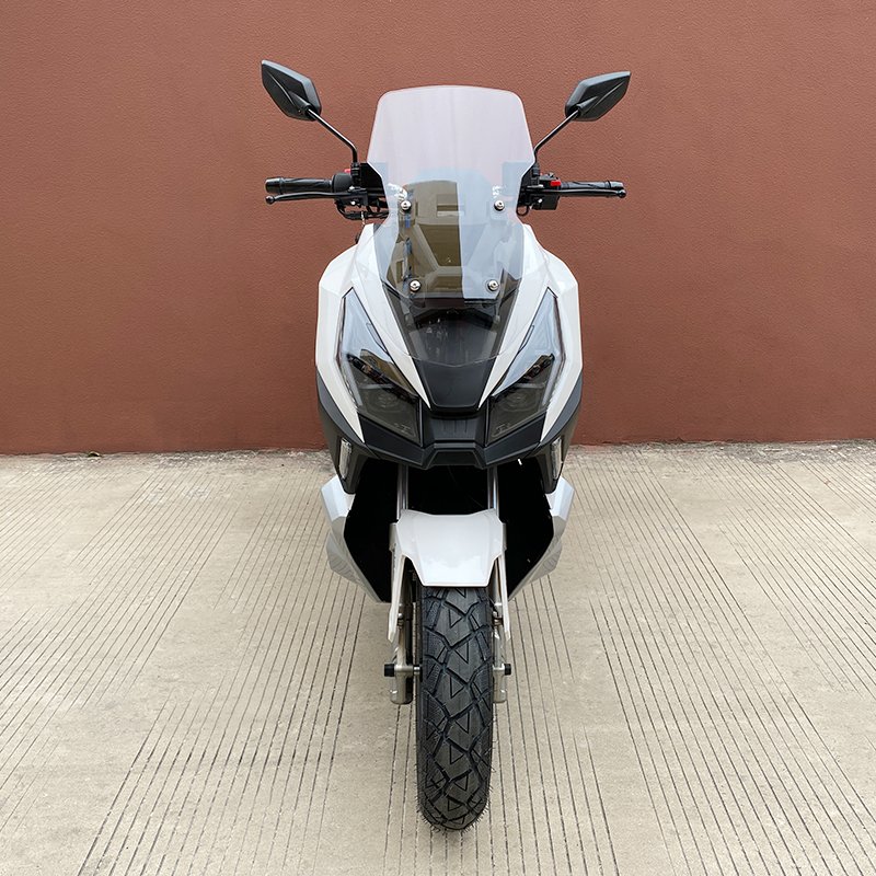 New Launch ADV150cc Gasoline Motorcycle WaterCooled Engine EFI System ABS Disc Brake MaxSpeed105kmh Powerful Gas Scooter on Road