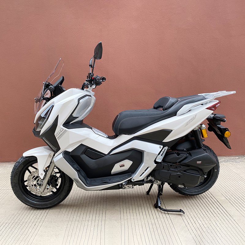 New Launch ADV150cc Gasoline Motorcycle WaterCooled Engine EFI System ABS Disc Brake MaxSpeed105kmh Powerful Gas Scooter on Road