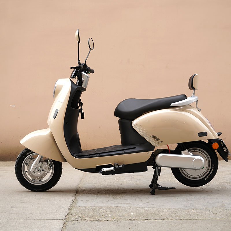 Factory Direct Sales Multi Function Fashion Two Wheel High-speed Long-range Electric Motorcycle