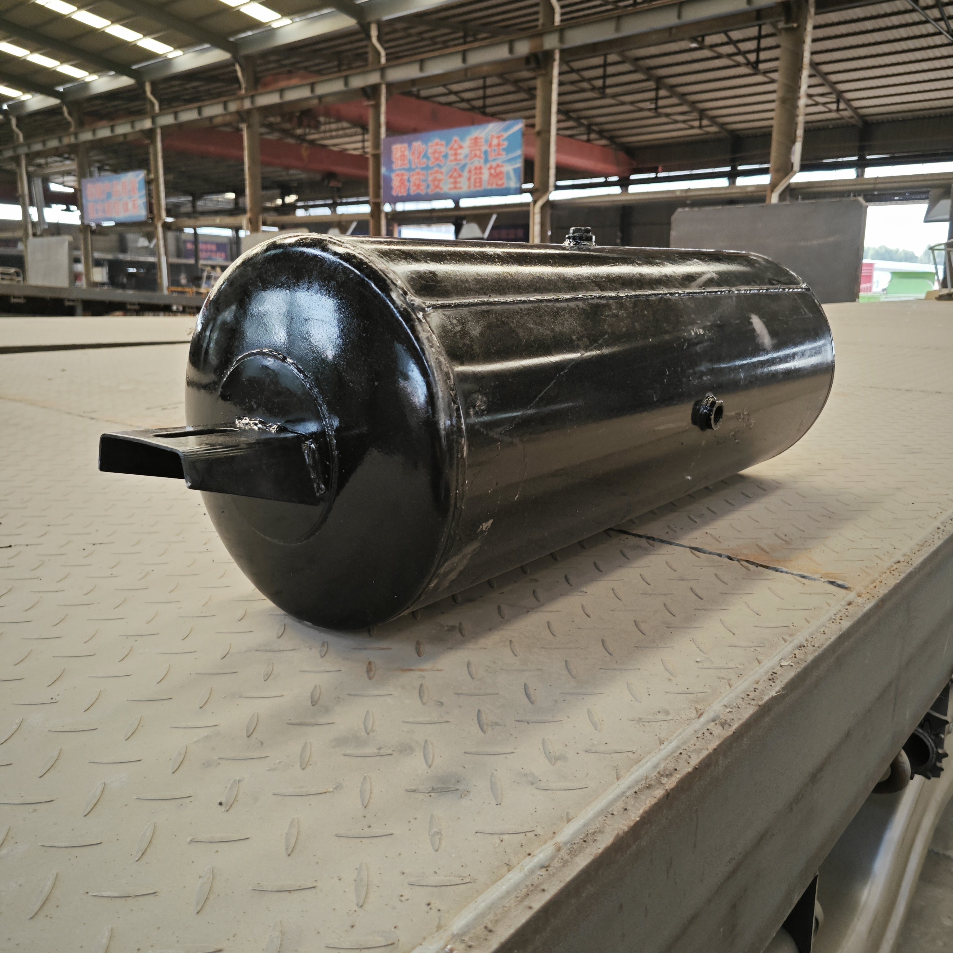 High Quality 40L-80L IronTank Air Reservoir Air Tank Factory Supplied Heavy Duty Semi Trailer Truck Parts
