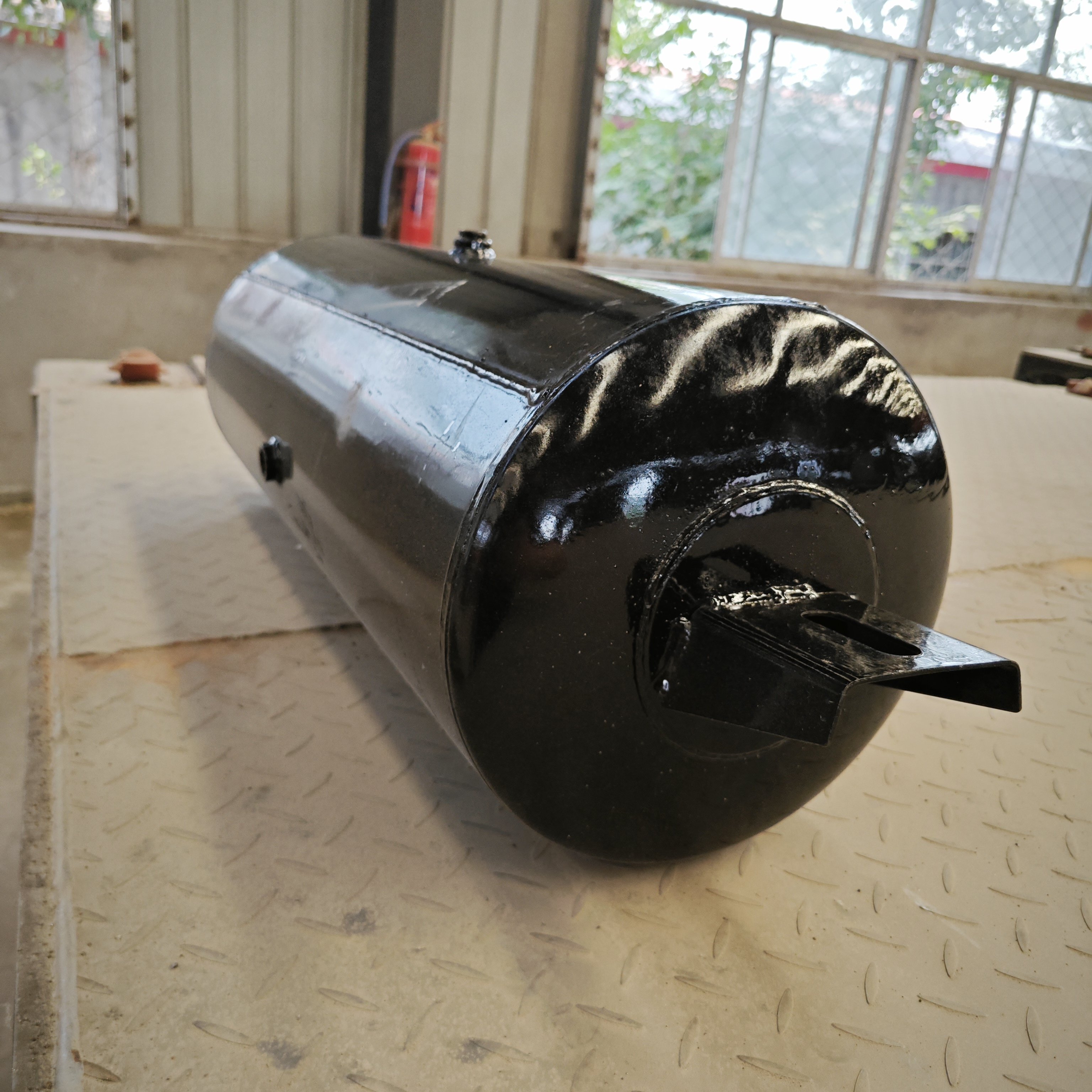 High Quality 40L-80L IronTank Air Reservoir Air Tank Factory Supplied Heavy Duty Semi Trailer Truck Parts