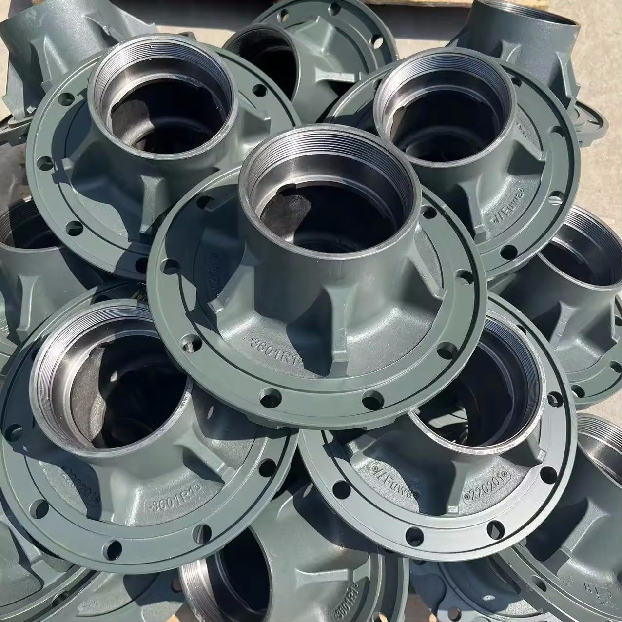 China Factory Supply Semi Trailer Parts Fuwa Bpw Type Hub Cap Hub Cover