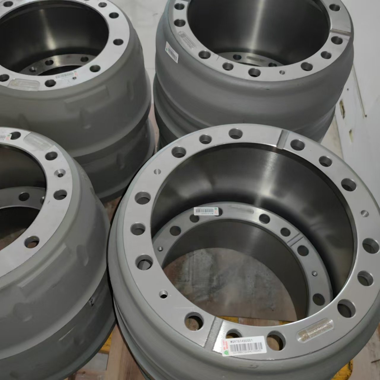 China National Heavy Duty Truck Group HOWO T7H Sitrak C7H Tractor Dump Truck Axle Spare Parts Front Brake Drum WG4075450001