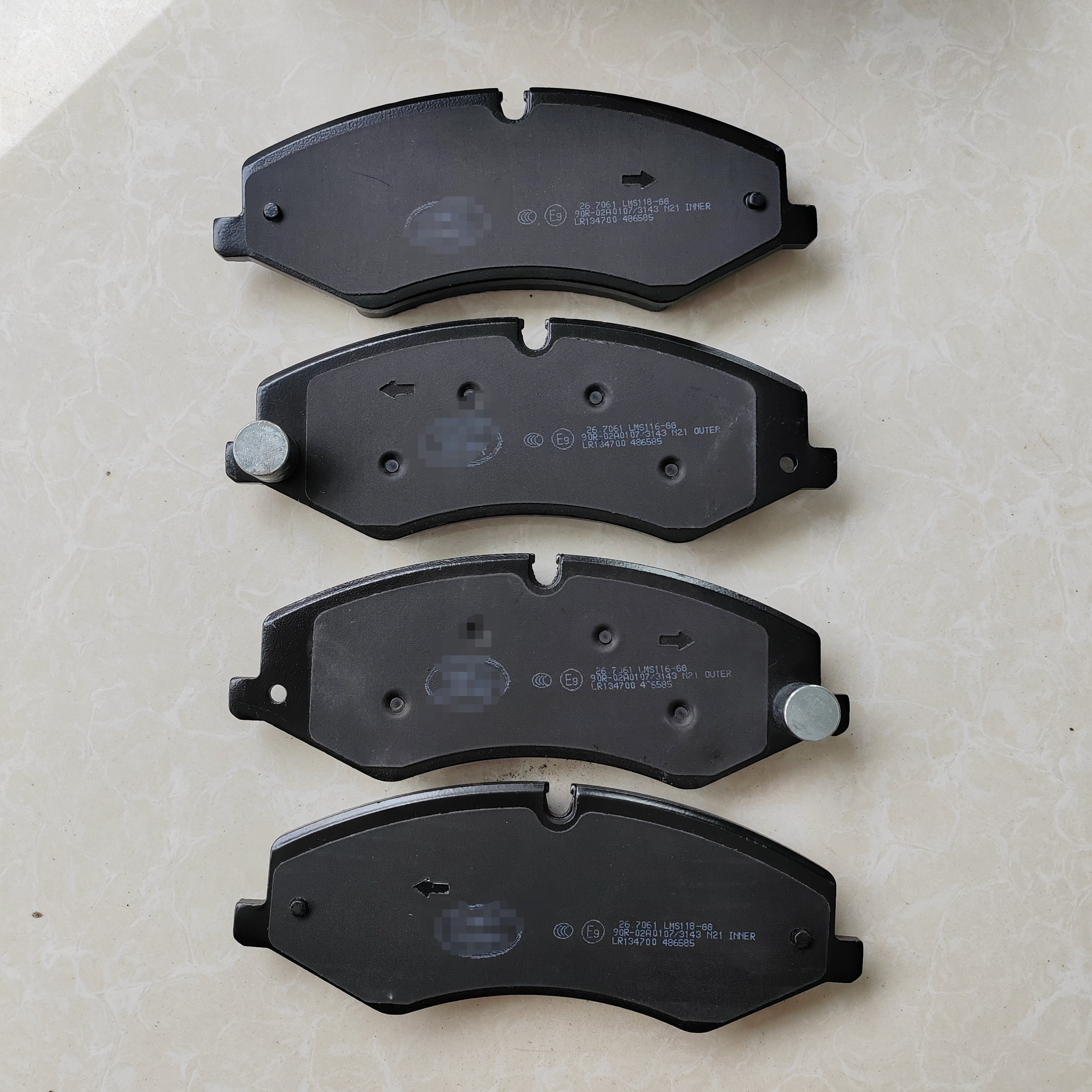 Car Front Brake Pads LR026220 LR134700 for Land Rover Discovery Range Rover Sport