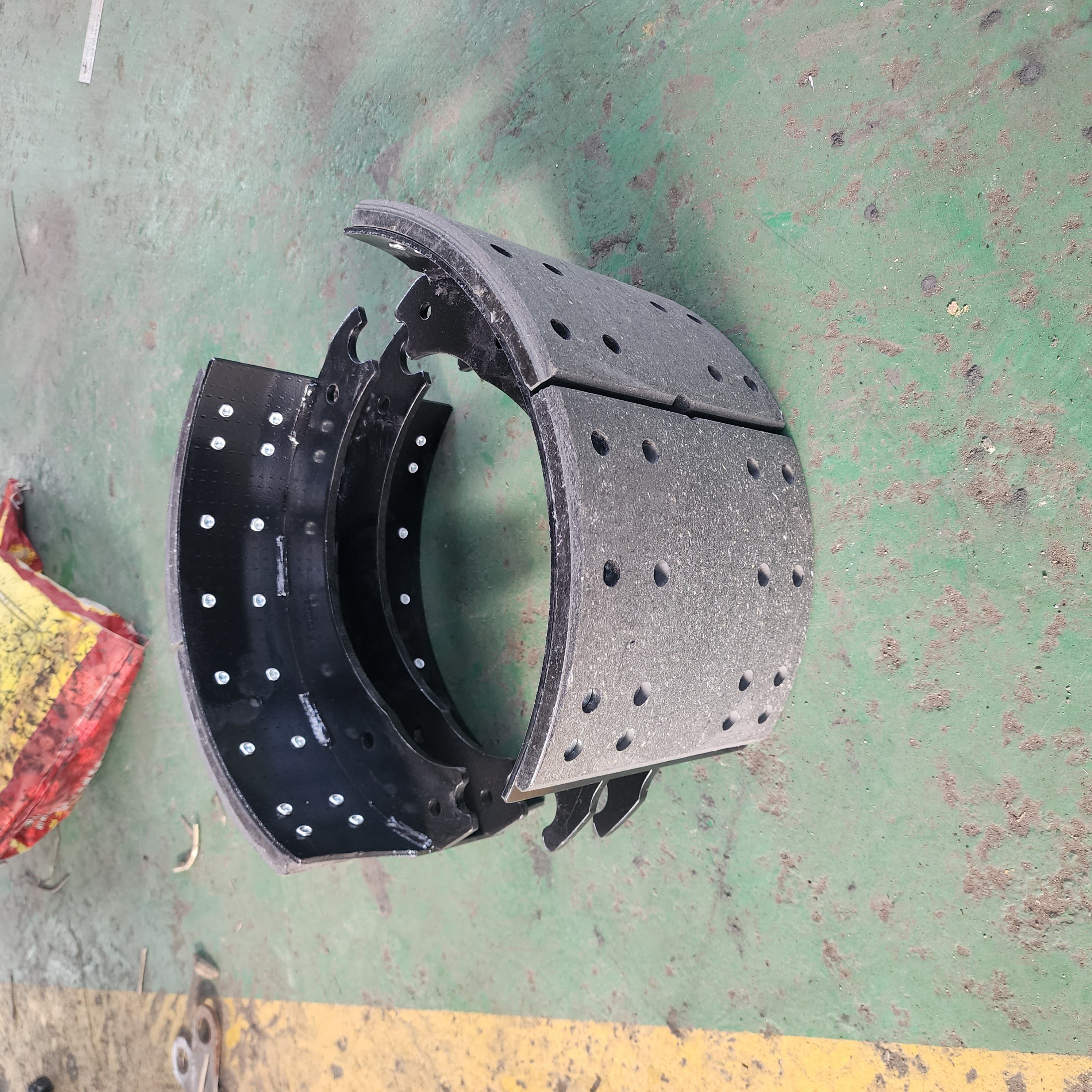 Factory-Made Steel Brake Shoes for High-Strength German Axles New and Used Semi-Trailer Parts